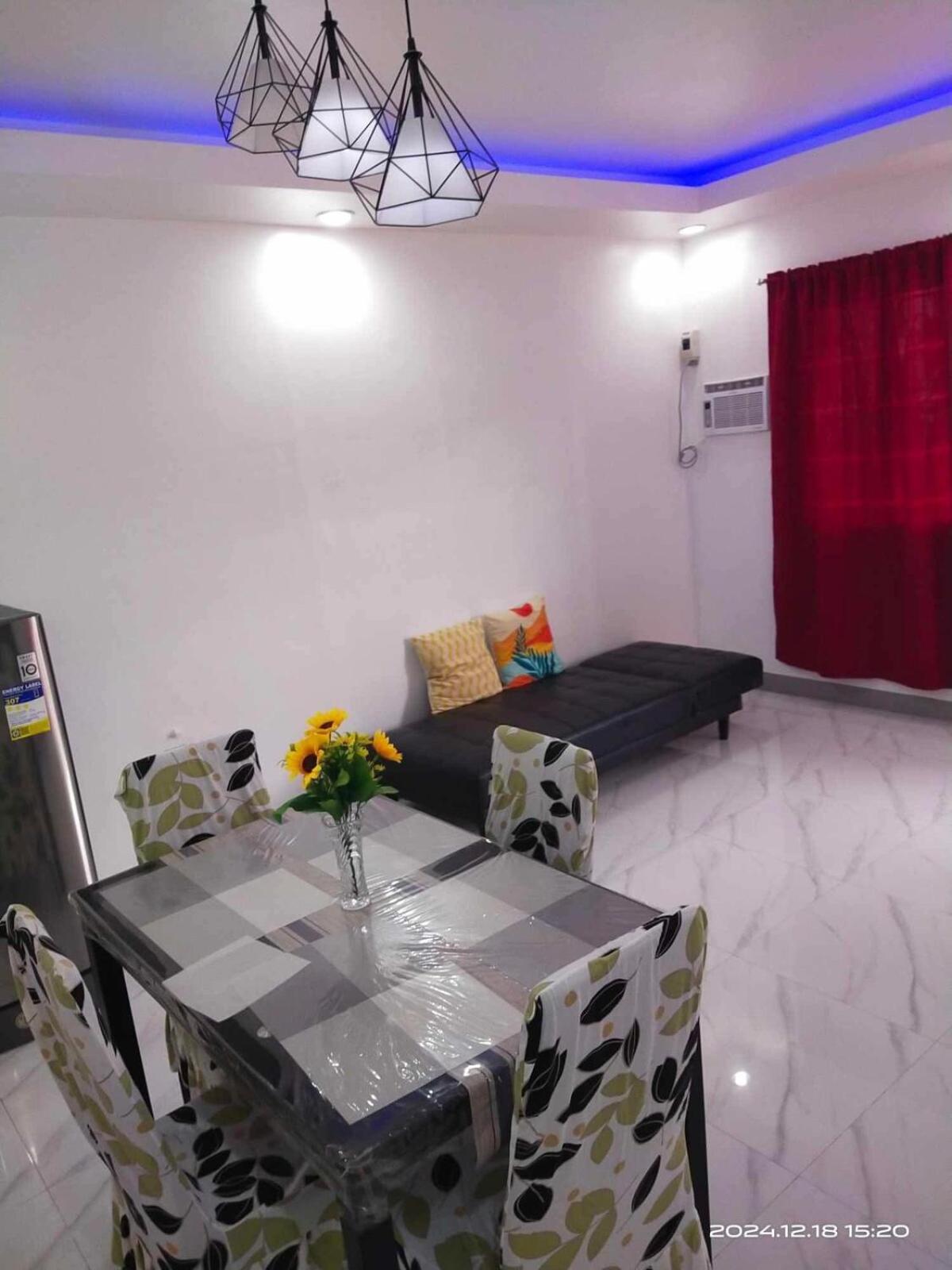 Bahay bakasyunan Richwood Two Story Townhome Compostela Breakfast Offered