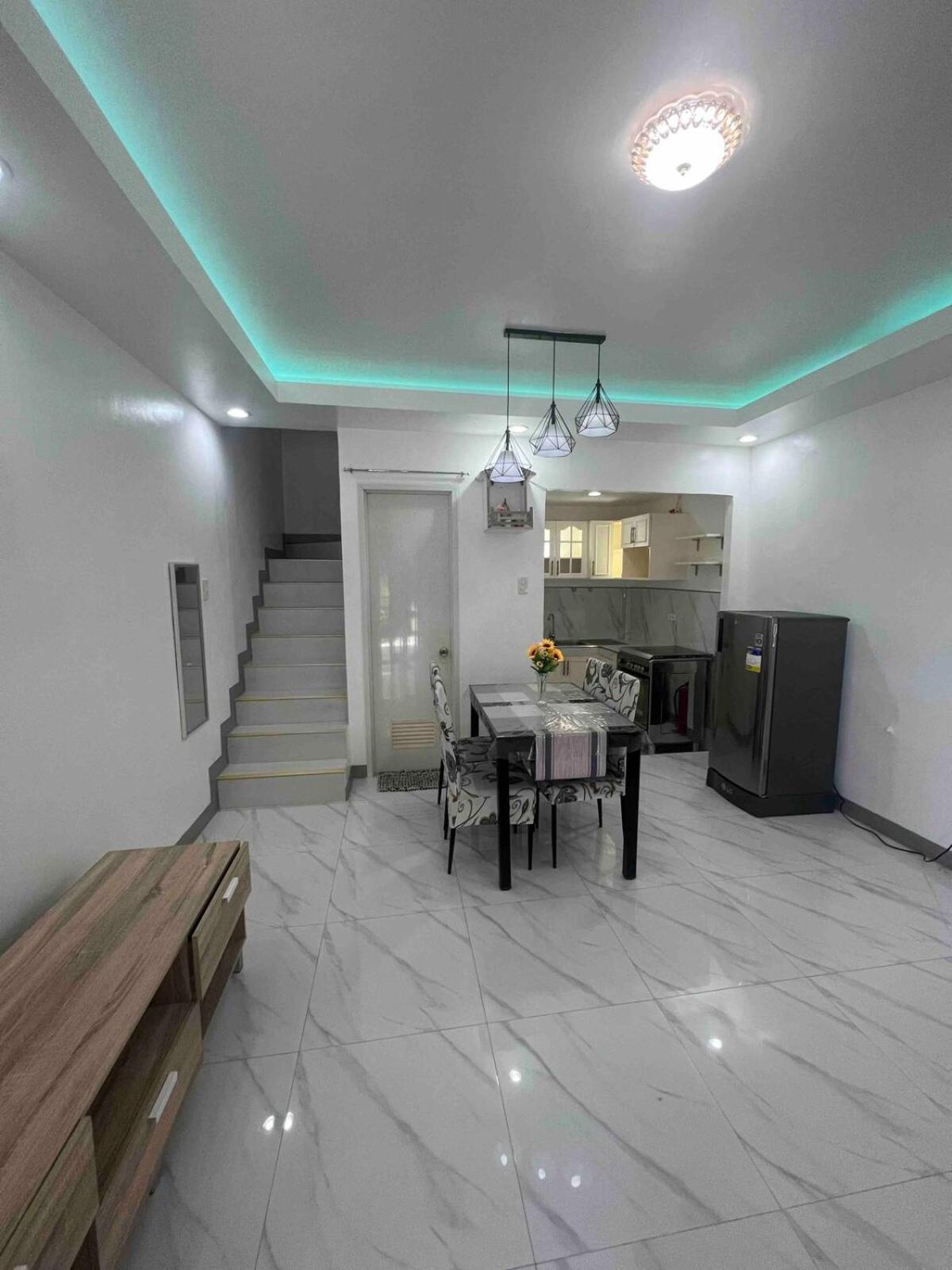 Richwood Two Story Townhome Compostela Breakfast Offered Bahay bakasyunan *