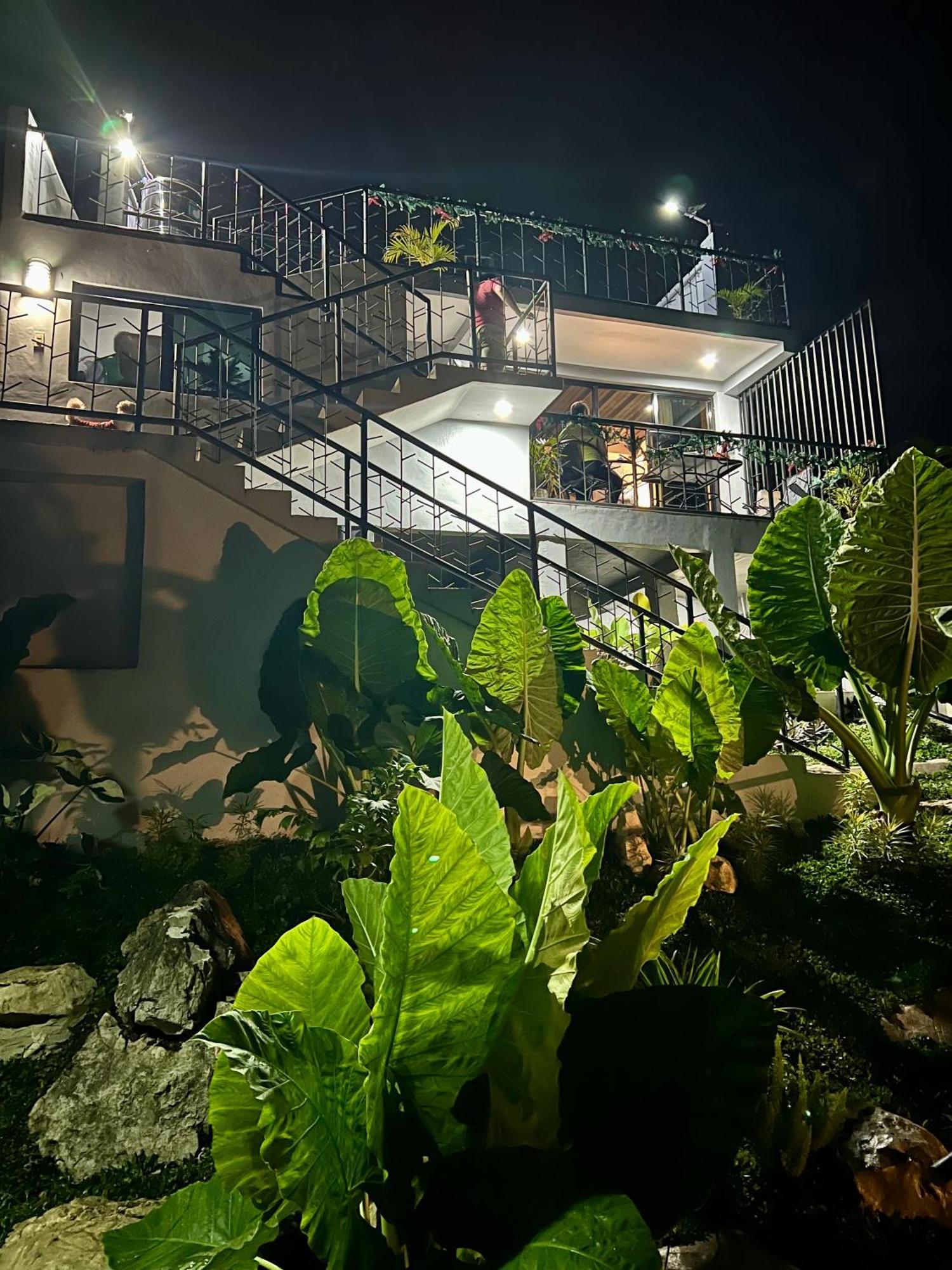 Hostel Hideout Sa Babag