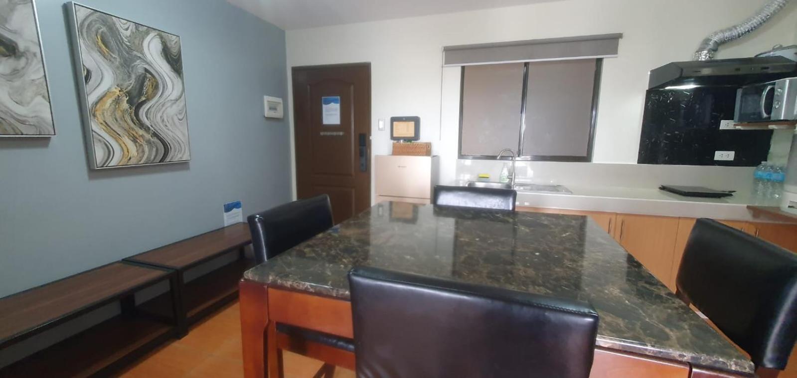 Our Oasis In Awaits Apartment Cebu