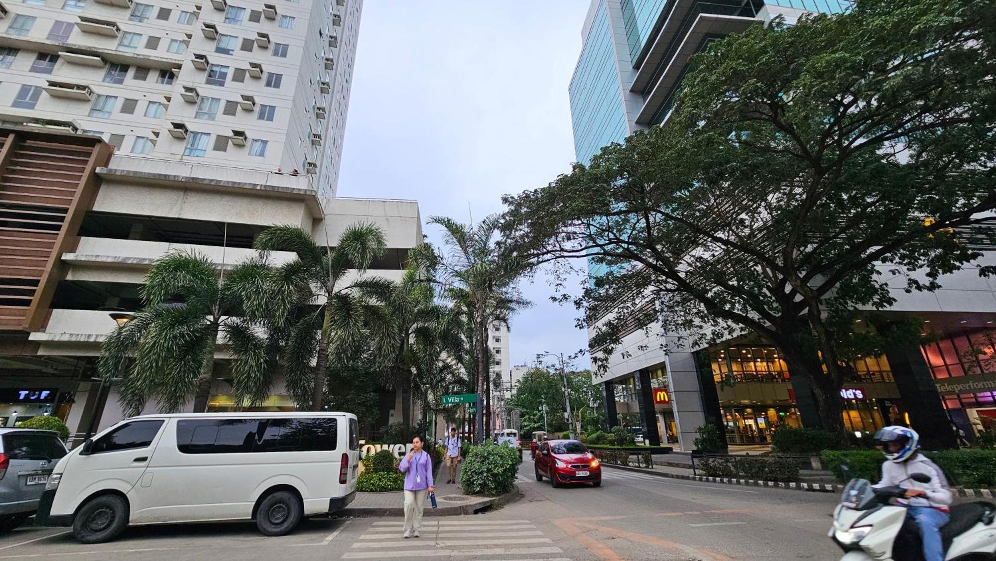 11th-floor 1br It Park Unit-walk To Ayala-sugbo