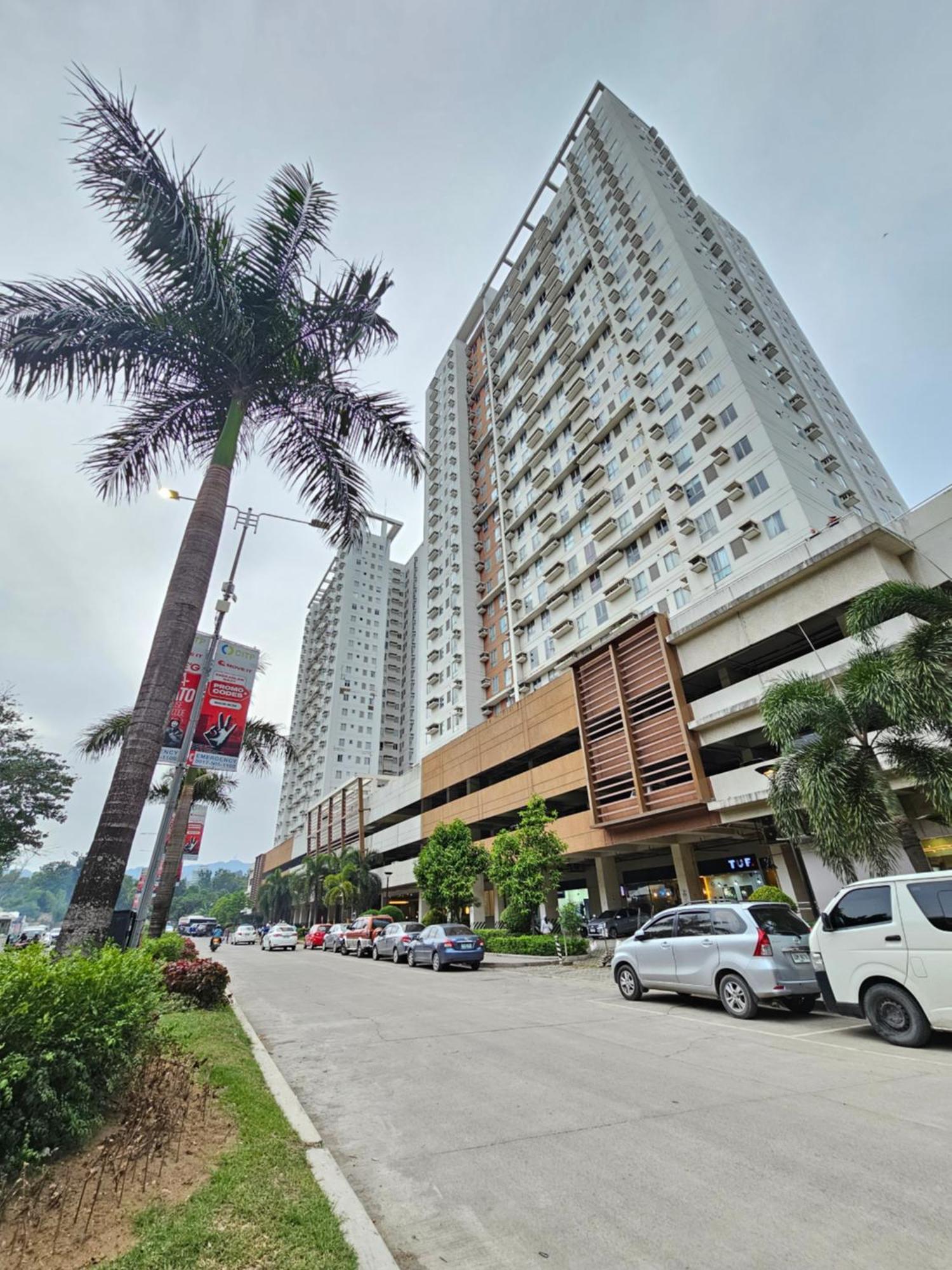 11th-floor 1br It Park Unit-walk To Ayala-sugbo Apartment *