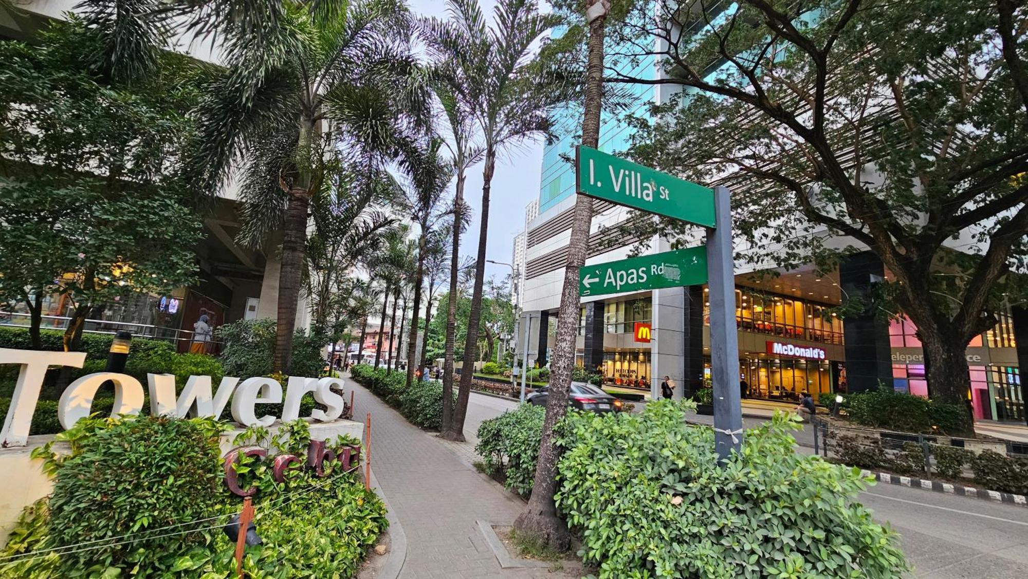 11th-floor 1br It Park Unit-walk To Ayala-sugbo *