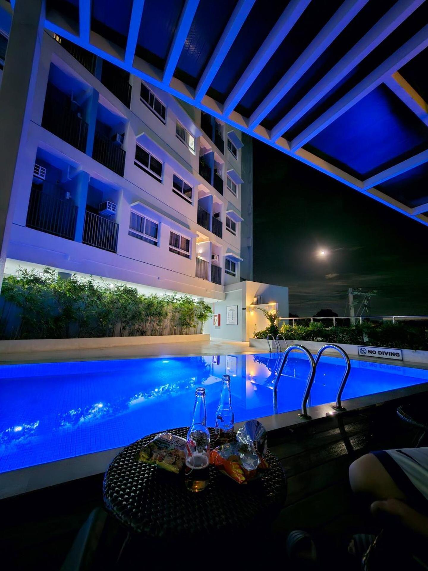Elegant With Balcony Unit 625 - 6th Floor - Near Ateneo De Cebu - High Speed Internet - Northwoods Place Mandaue City