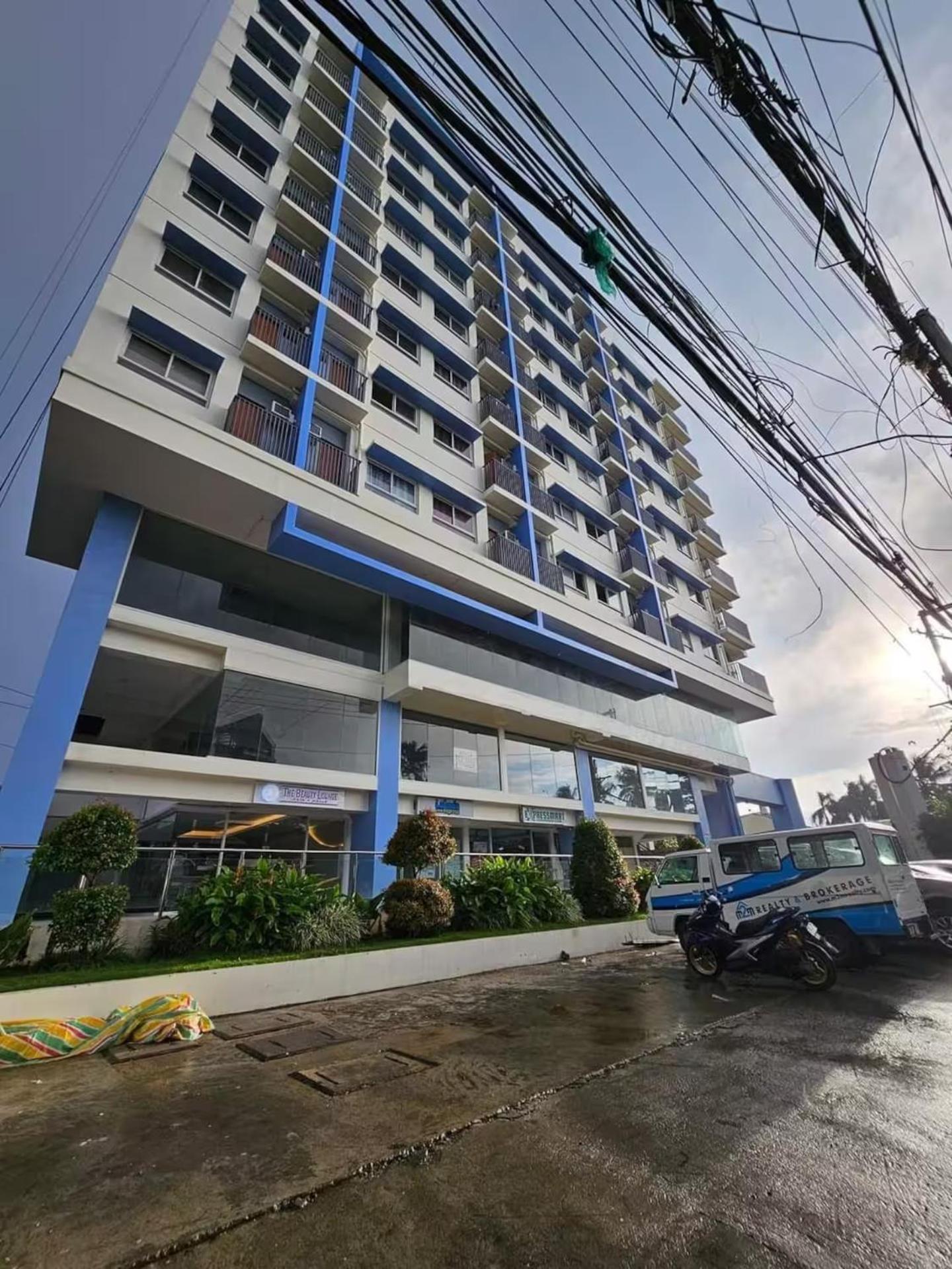 Elegant With Balcony Unit 625 - 6th Floor - Near Ateneo De Cebu - High Speed Internet - Northwoods Place * Mandaue City