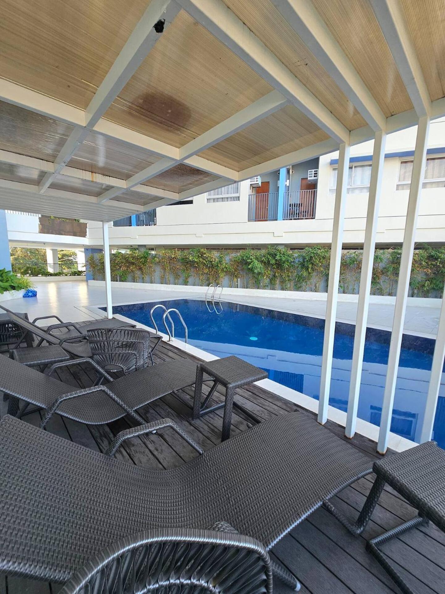 Elegant With Balcony Unit 625 - 6th Floor - Near Ateneo De Cebu - High Speed Internet - Northwoods Place Aparthotel *