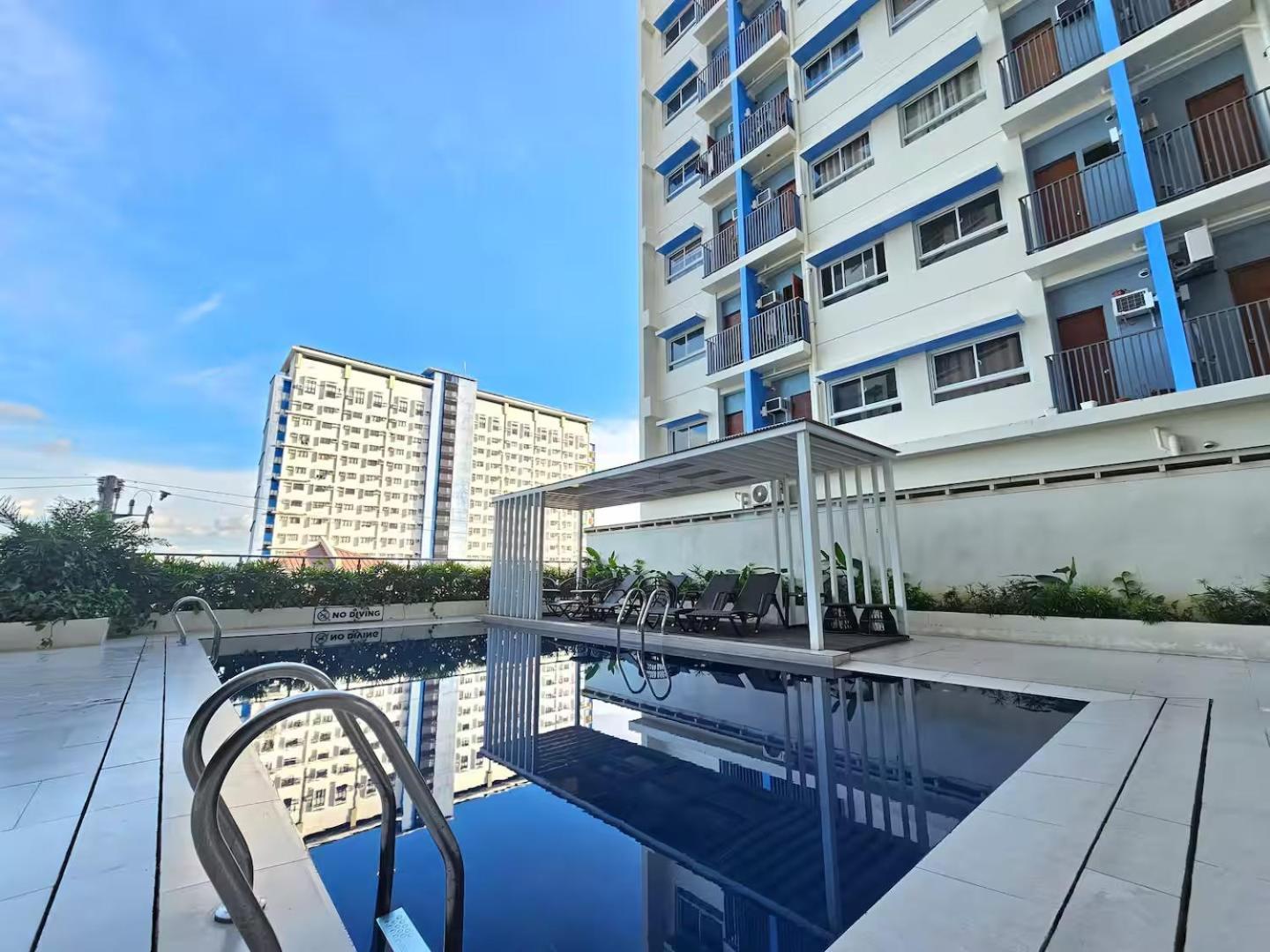 Elegant With Balcony Unit 625 - 6th Floor - Near Ateneo De Cebu - High Speed Internet - Northwoods Place * Mandaue City
