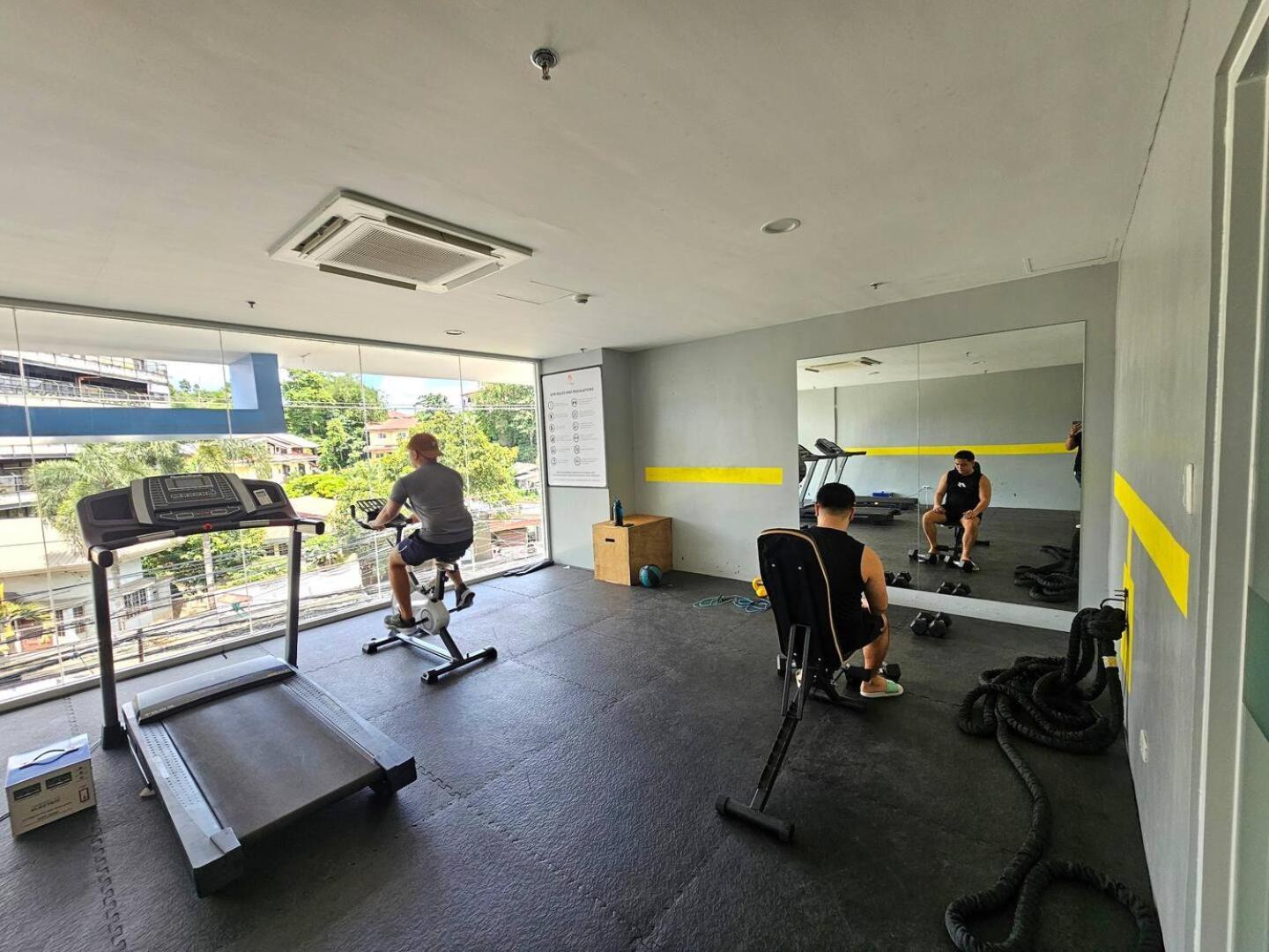Aparthotel Elegant With Balcony Unit 625 - 6th Floor - Near Ateneo De Cebu - High Speed Internet - Northwoods Place Mandaue City