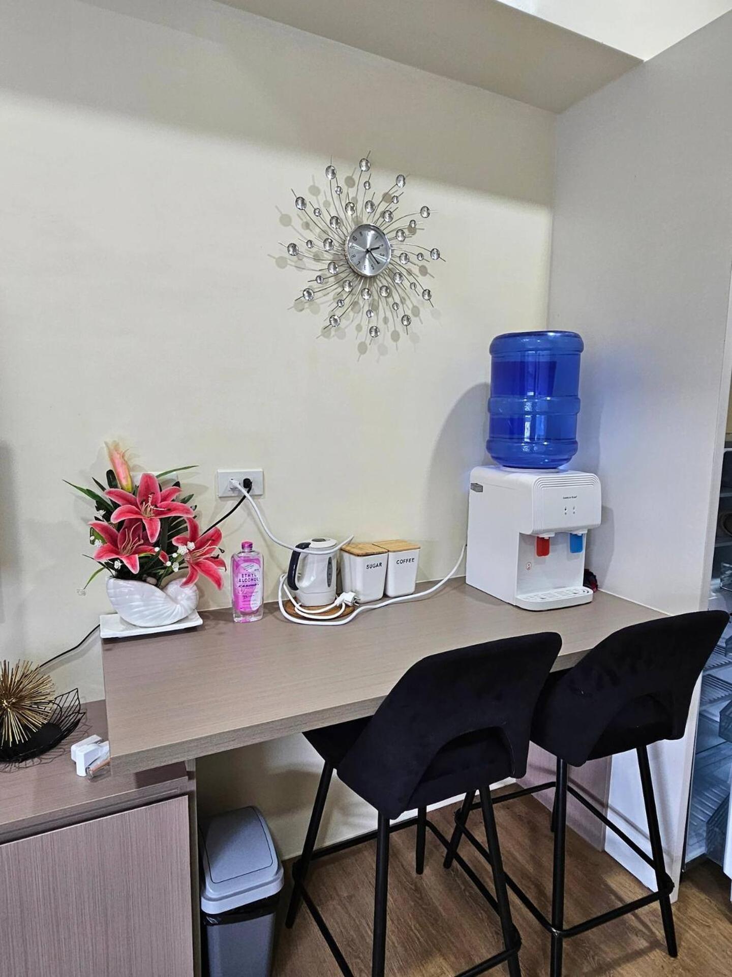 Elegant With Balcony Unit 625 - 6th Floor - Near Ateneo De Cebu - High Speed Internet - Northwoods Place Mandaue City