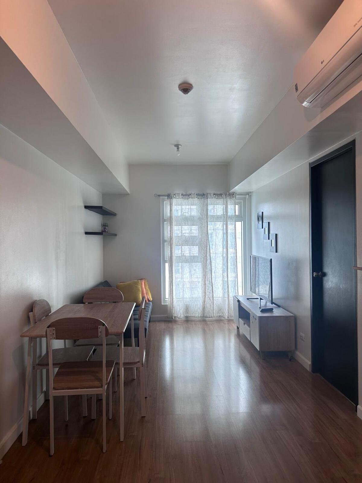 Cozy 2 Bedroom In A Prime Area *