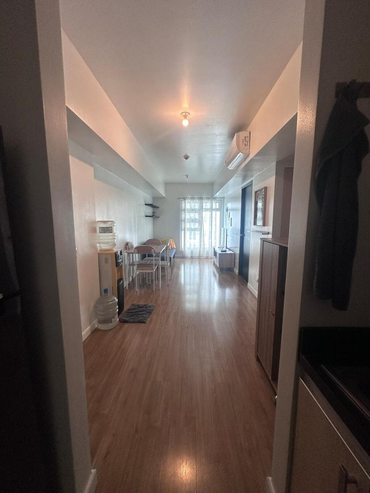 Cozy 2 Bedroom In A Prime Area Apartment *