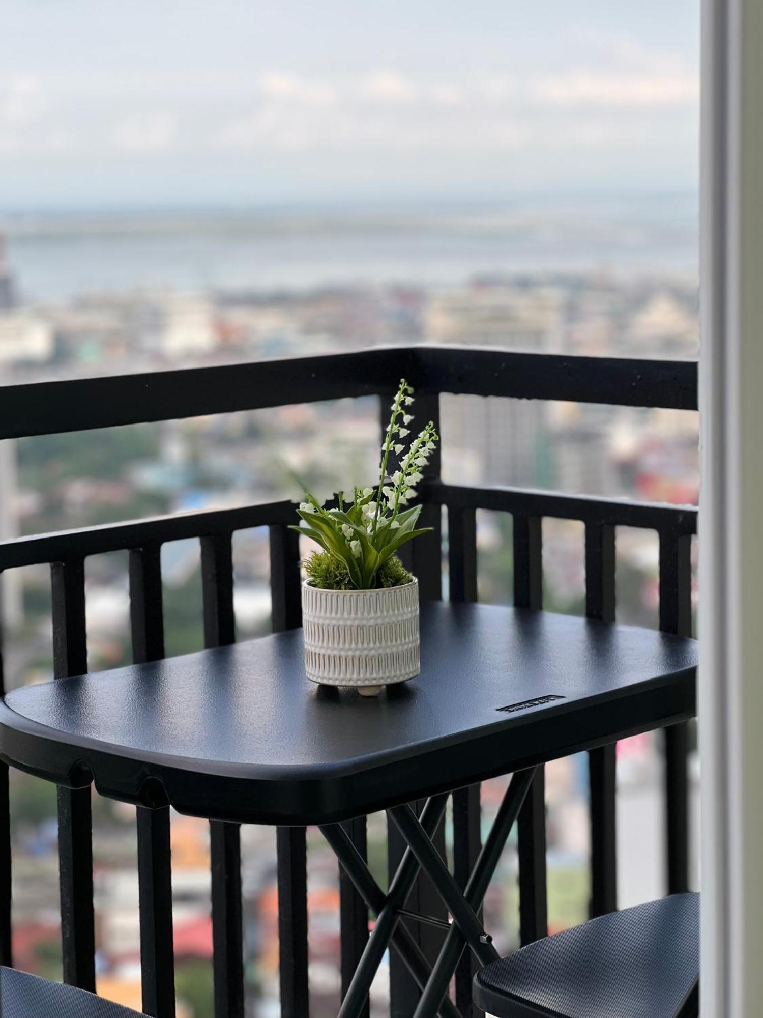 Aparthotel Near Ayala In Cityscape Grand Tower Cebu