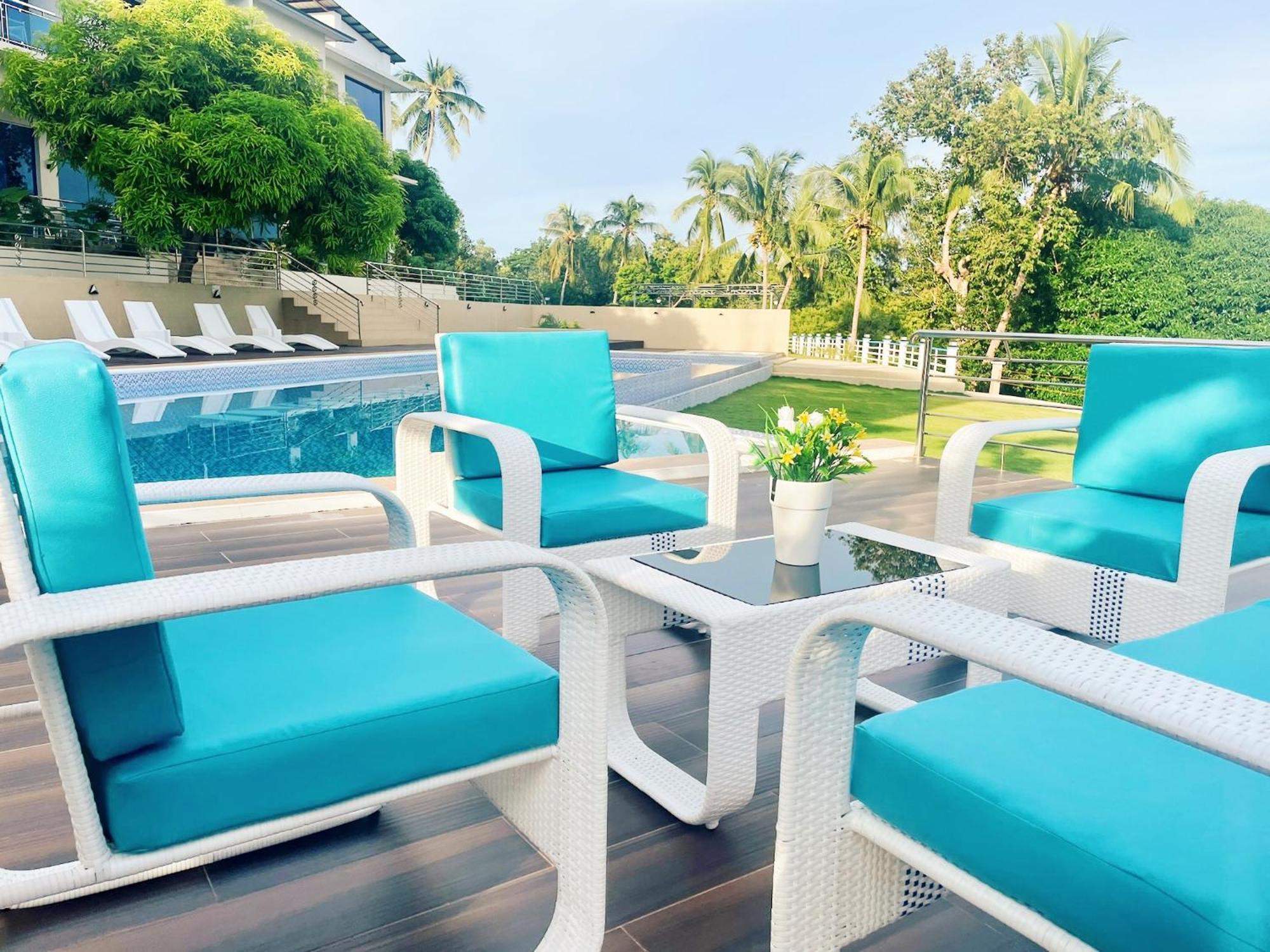 De Cairos Mountain And Ocean View Resort *