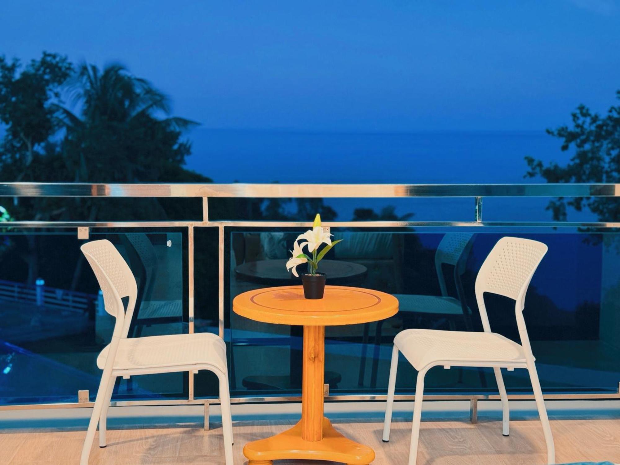 De Cairos Mountain And Ocean View Resort