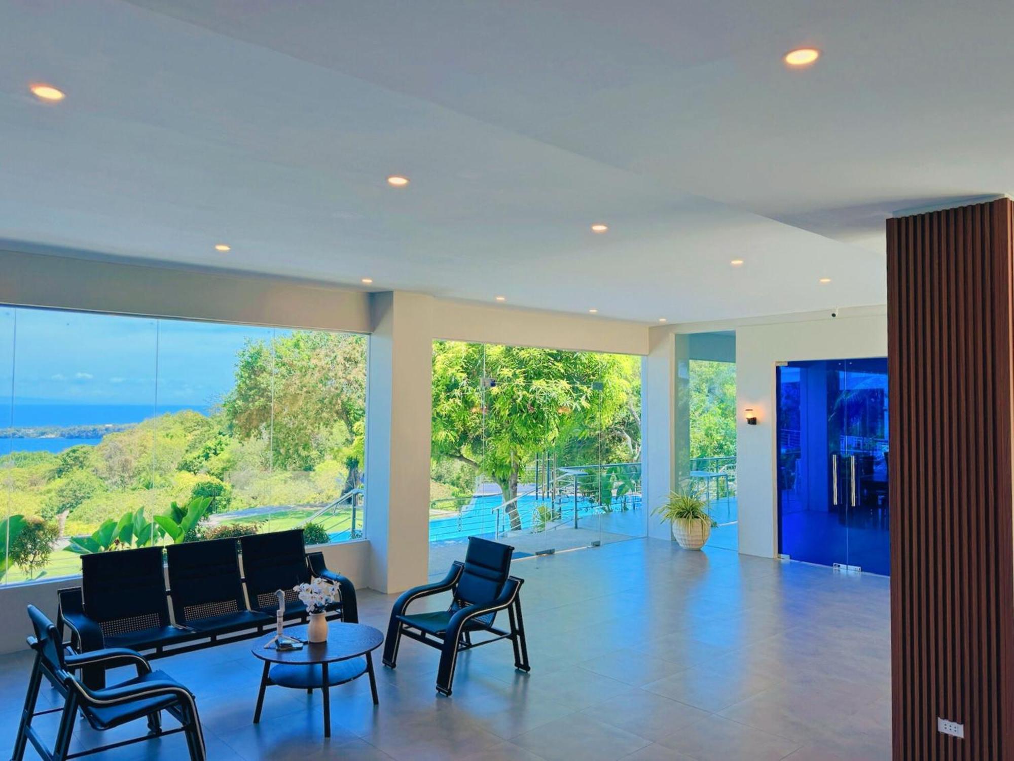 De Cairos Mountain And Ocean View