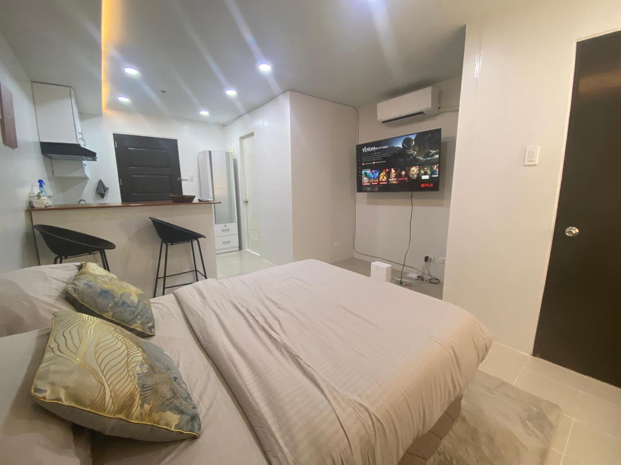 Llames Near Mactan Airport - Rustic & Spacious Lapu-Lapu City
