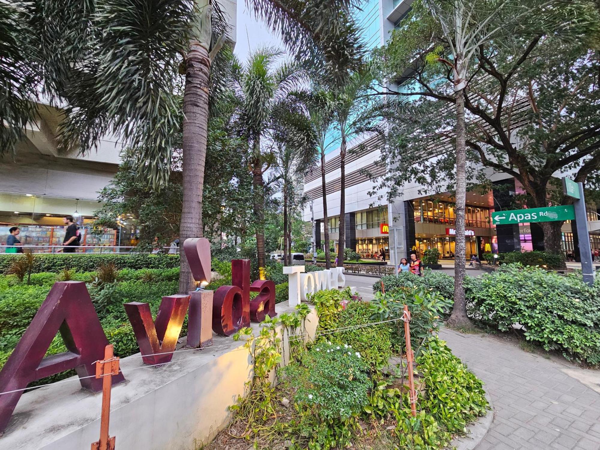20th Floor 1br It Park Unit Across Sugbo Mercado * Cebu