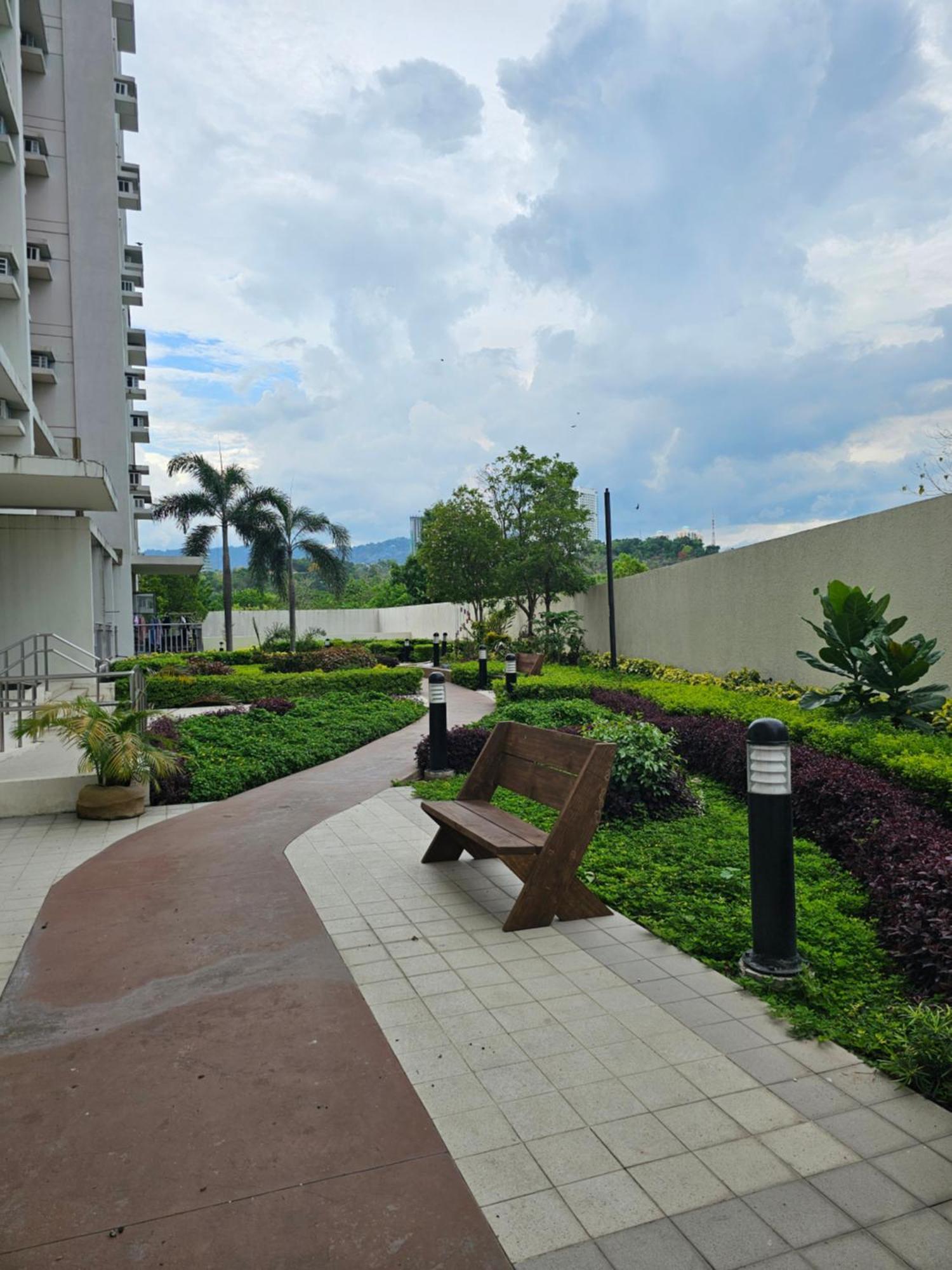 Apartment 20th Floor 1br It Park Unit Across Sugbo Mercado
