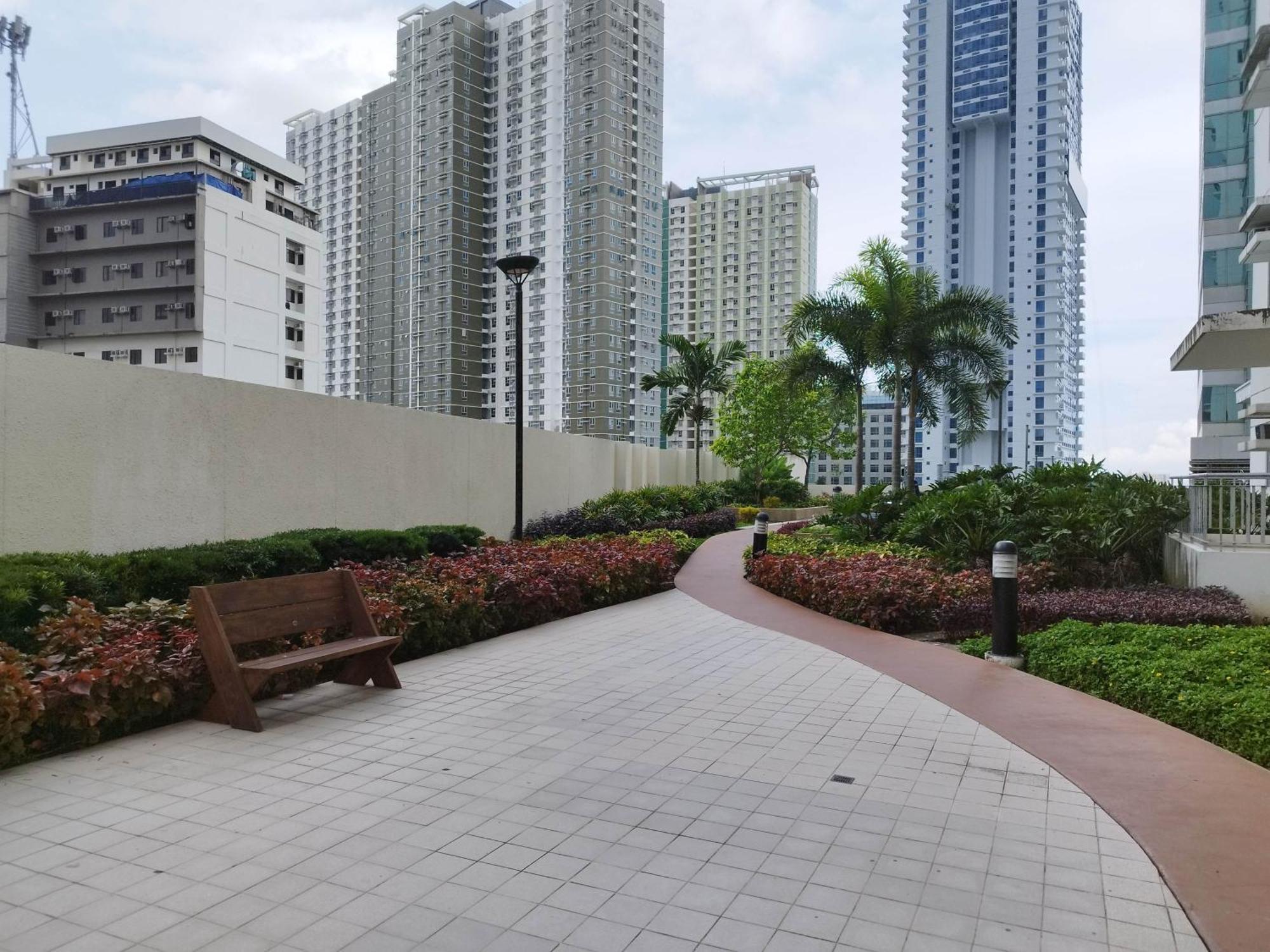 20th Floor 1br It Park Unit Across Sugbo Mercado * Cebu