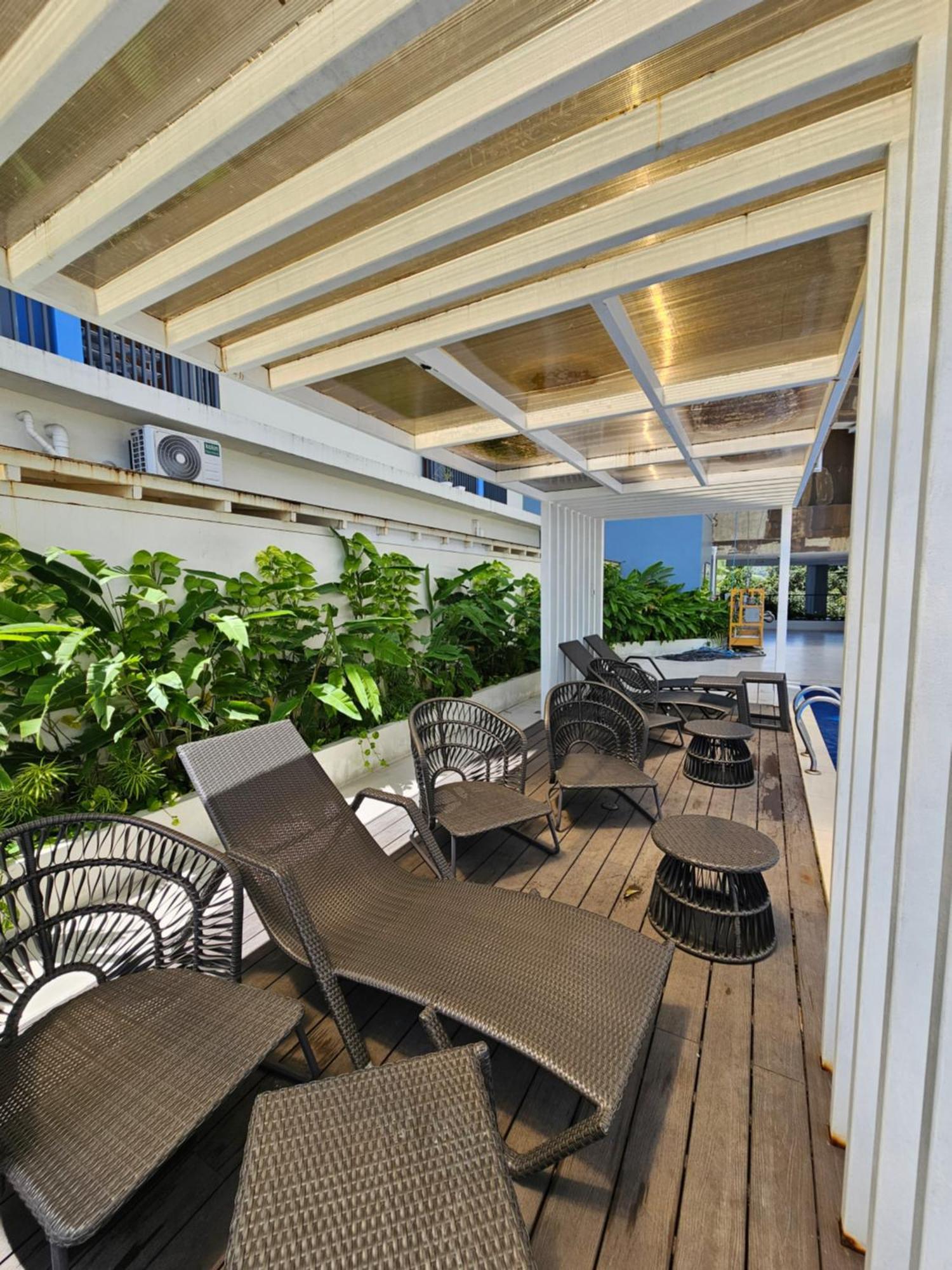 Elegant With Balcony Unit 625 - 6th Floor - Near Ateneo De Cebu - High Speed Internet - Northwoods Place Aparthotel