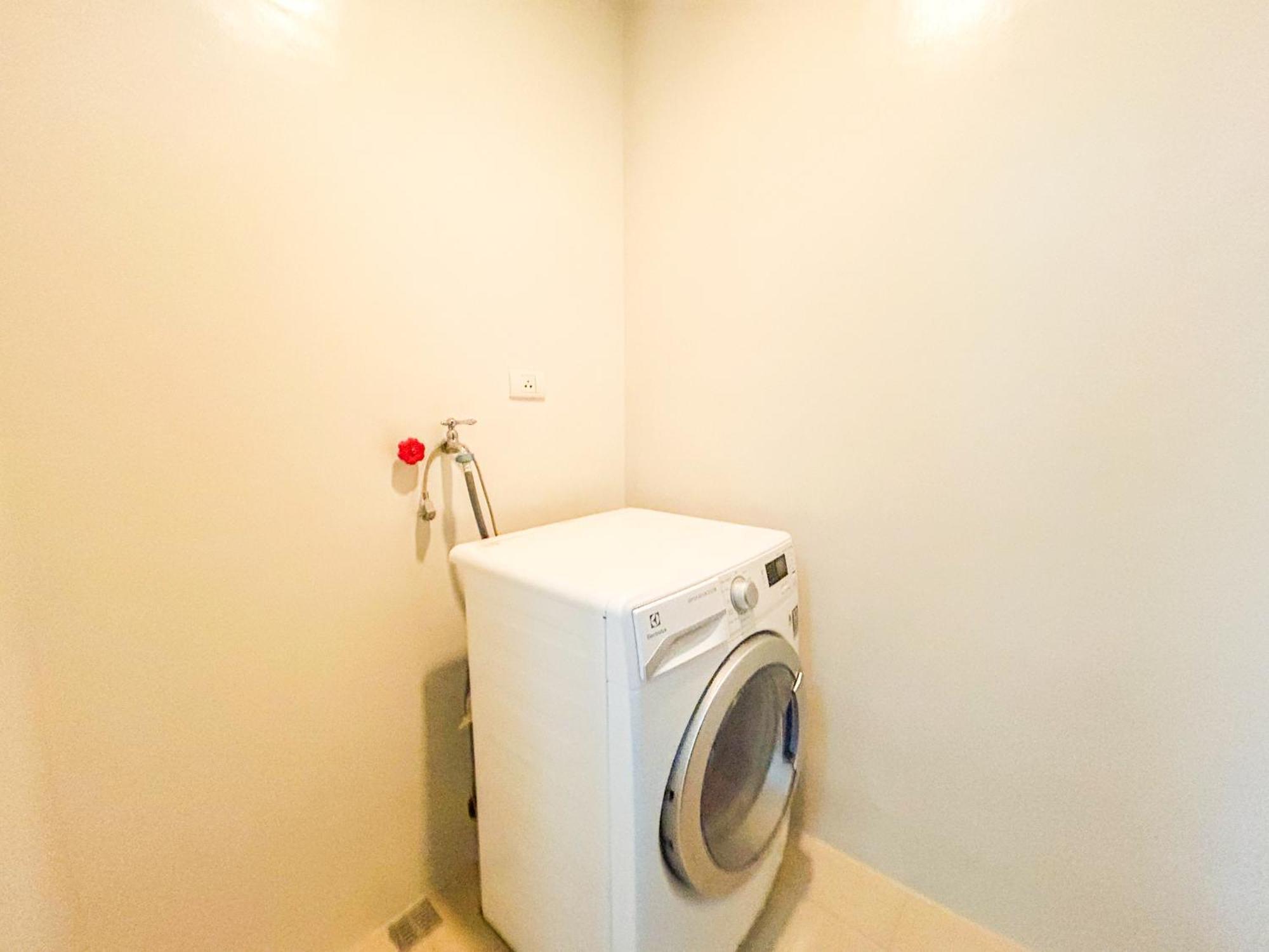 Modern 1br W Exclusive Pool Access