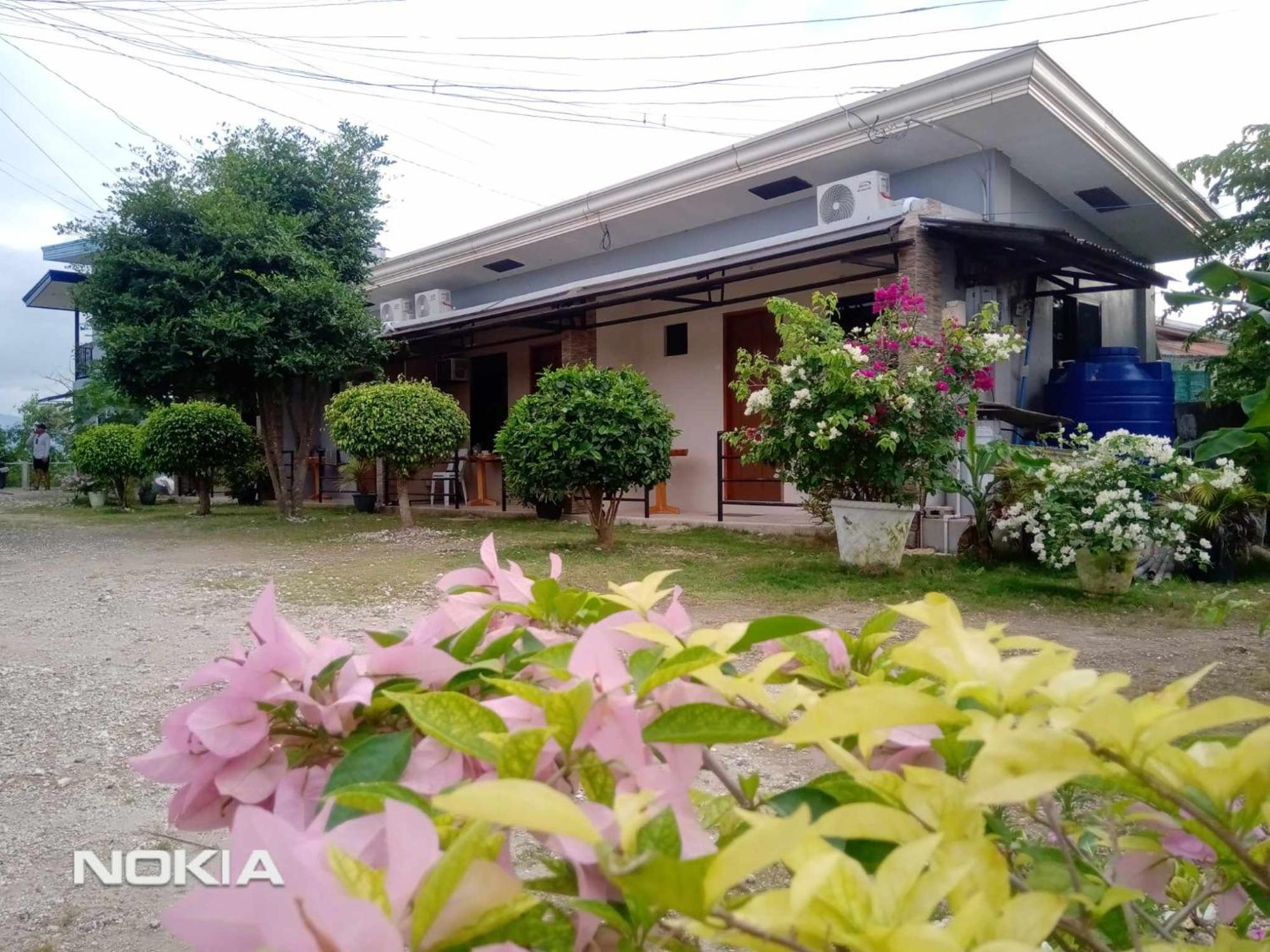 Hostel Grae's Apartelle *