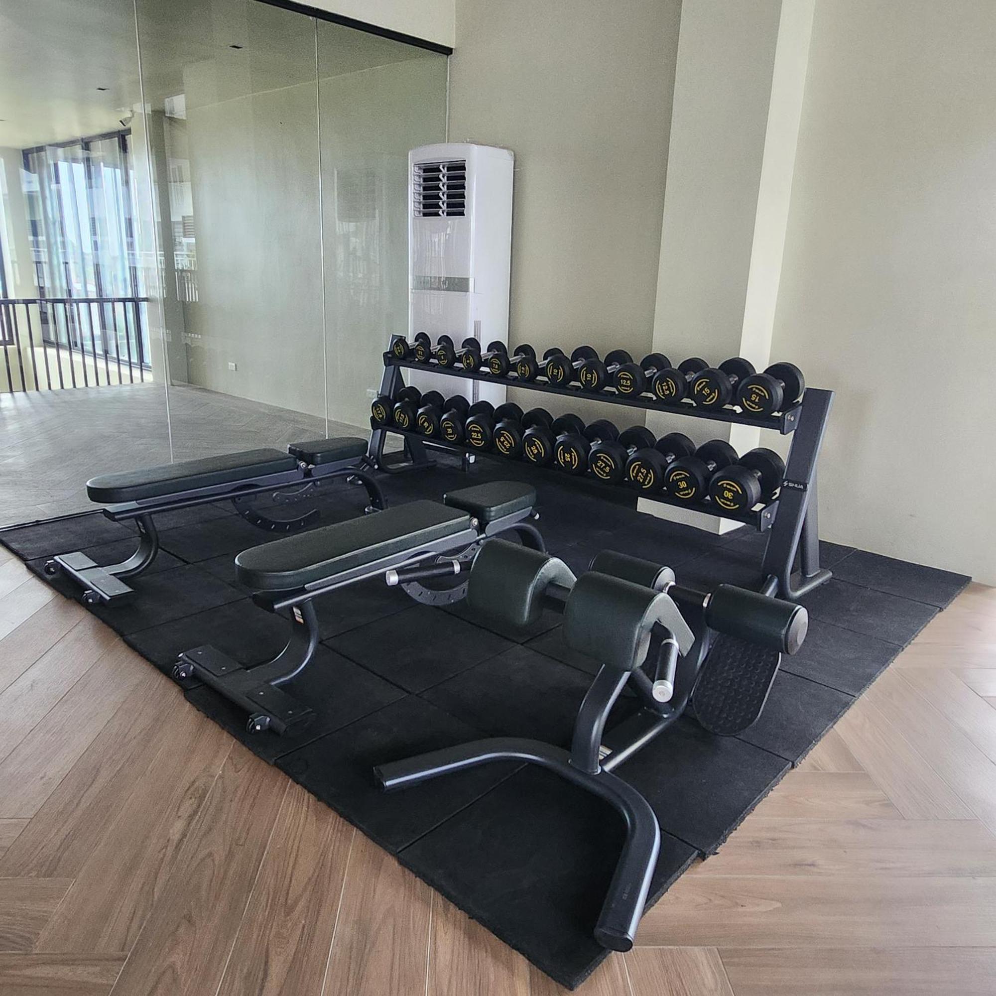 Apartment Azur Suites: Stylish Airport Retreat With Netflix & Luxe Pool *