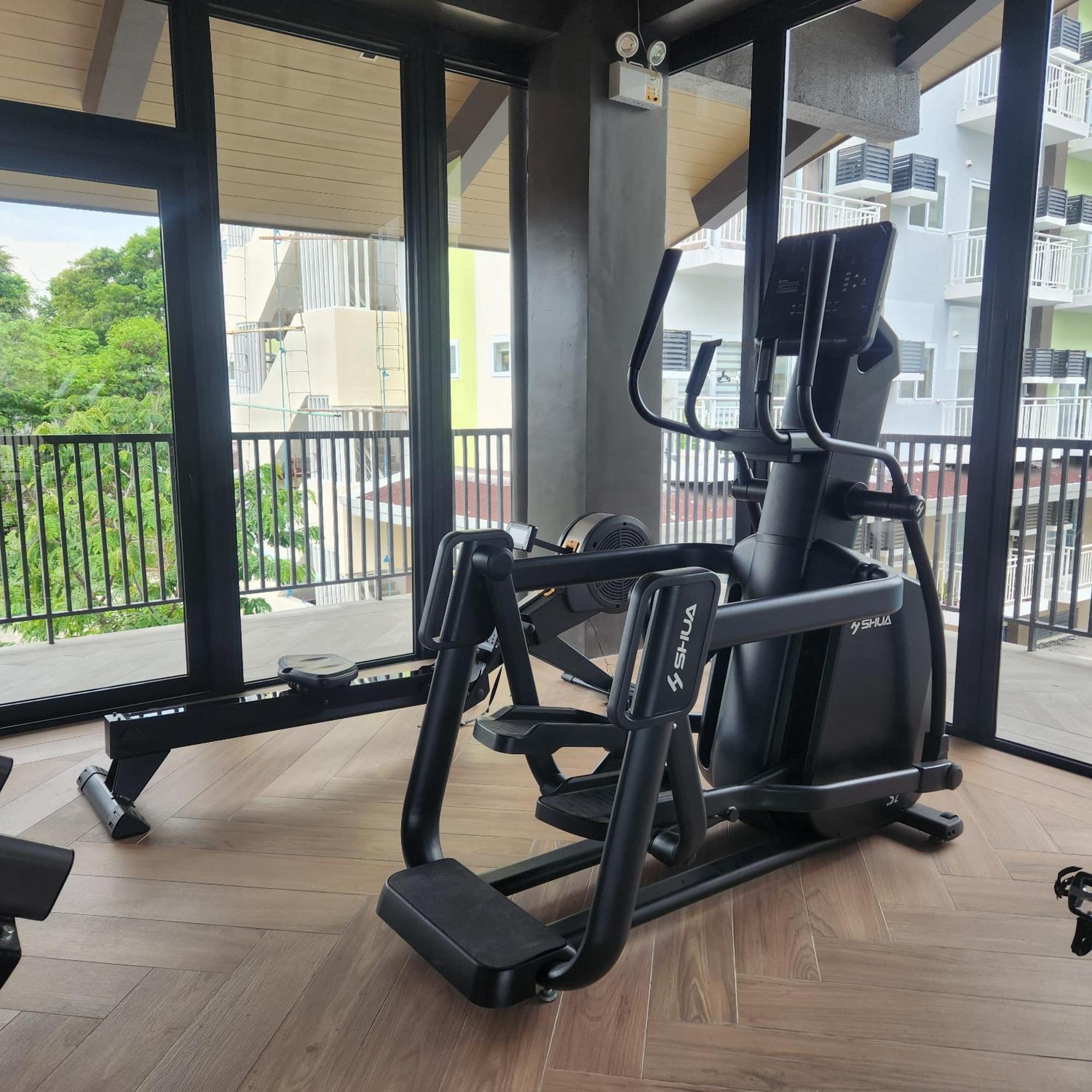 Azur Suites: Stylish Airport Retreat With Netflix & Luxe Pool Lapu-Lapu City
