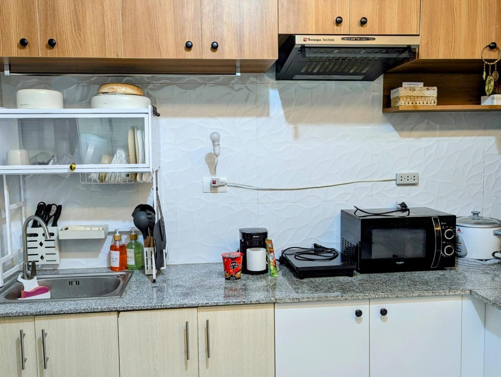 King Bed, Big Kitchen, Fast Wifi, Near Airport * Lapu-Lapu City