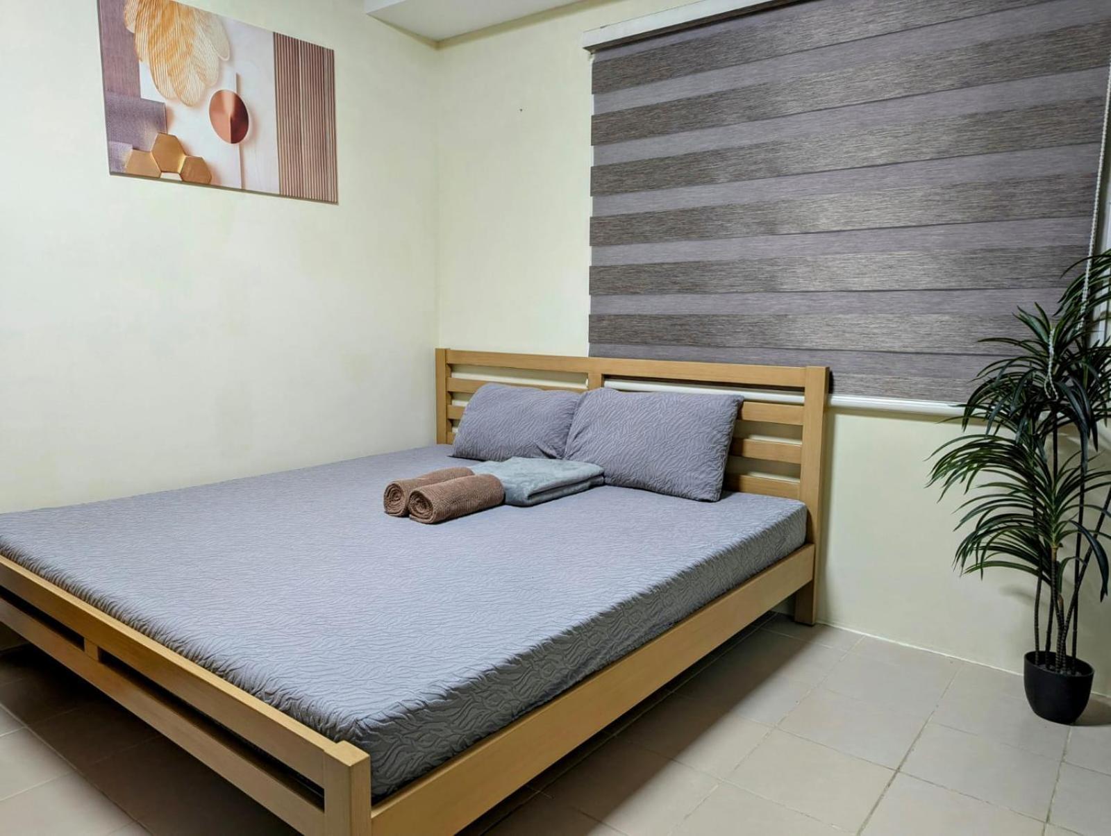 King Bed, Big Kitchen, Fast Wifi, Near Airport Hostel