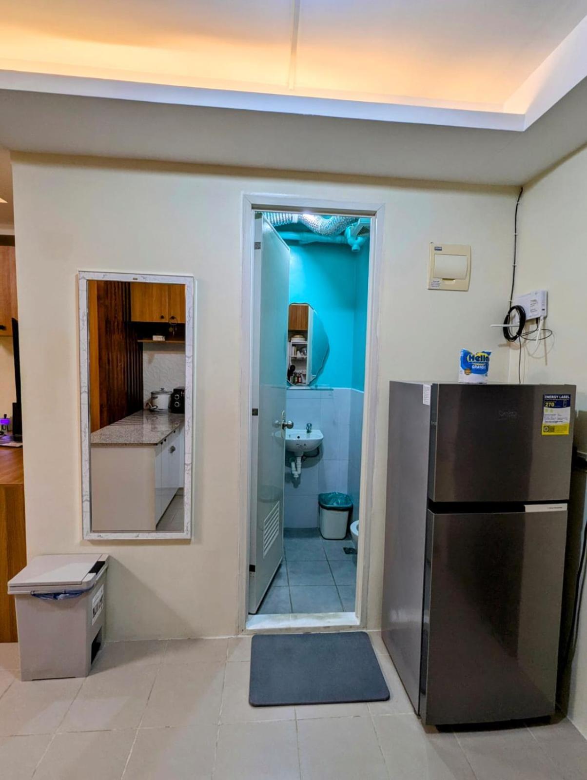 King Bed, Big Kitchen, Fast Wifi, Near Airport *