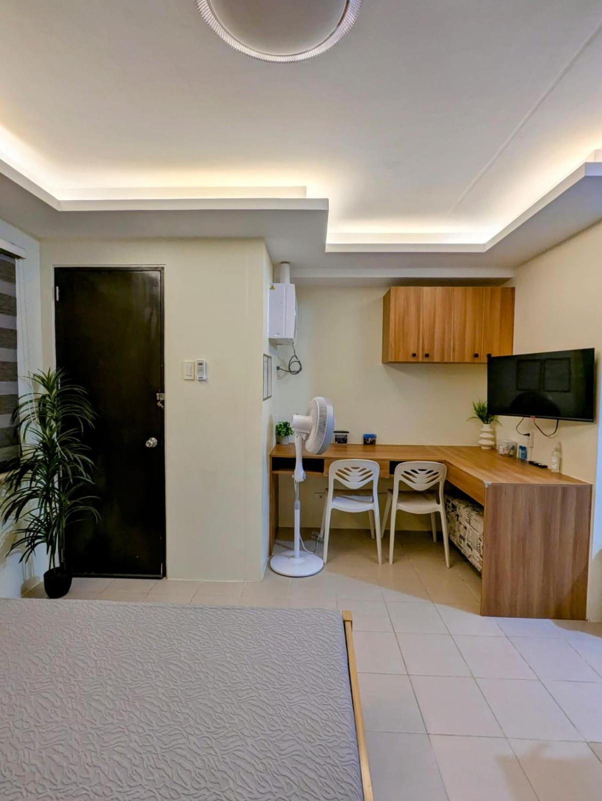 Hostel King Bed, Big Kitchen, Fast Wifi, Near Airport