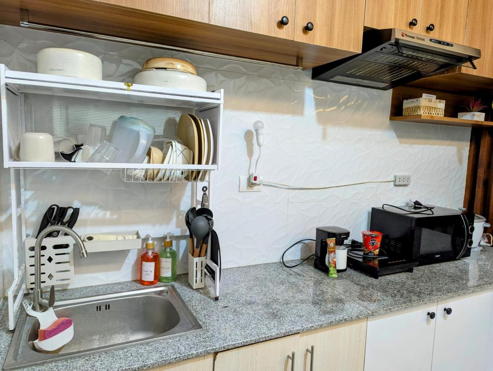 King Bed, Big Kitchen, Fast Wifi, Near Airport * Lapu-Lapu City