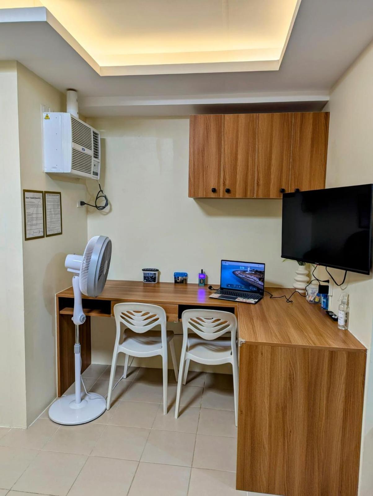 King Bed, Big Kitchen, Fast Wifi, Near Airport Hostel