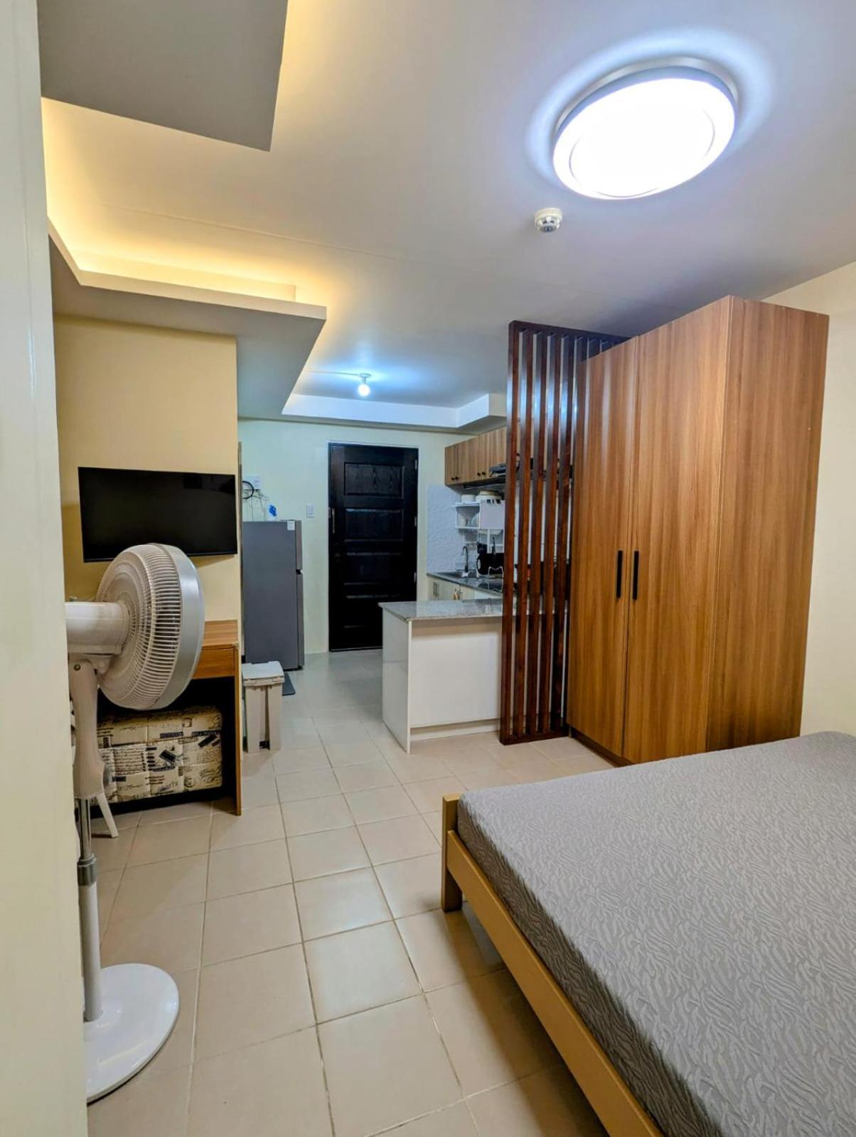 Hostel King Bed, Big Kitchen, Fast Wifi, Near Airport