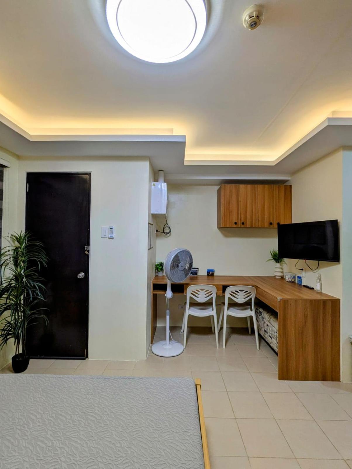 King Bed, Big Kitchen, Fast Wifi, Near Airport *
