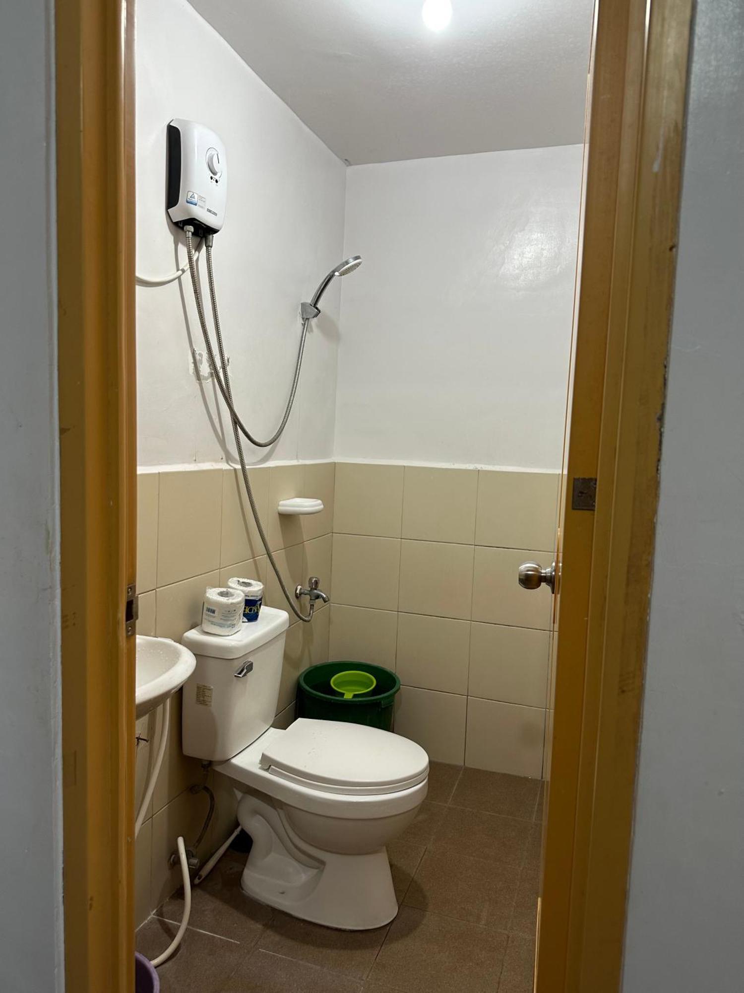 2 Bedroom Unit-wifi-a/c-hot Shower Apartment