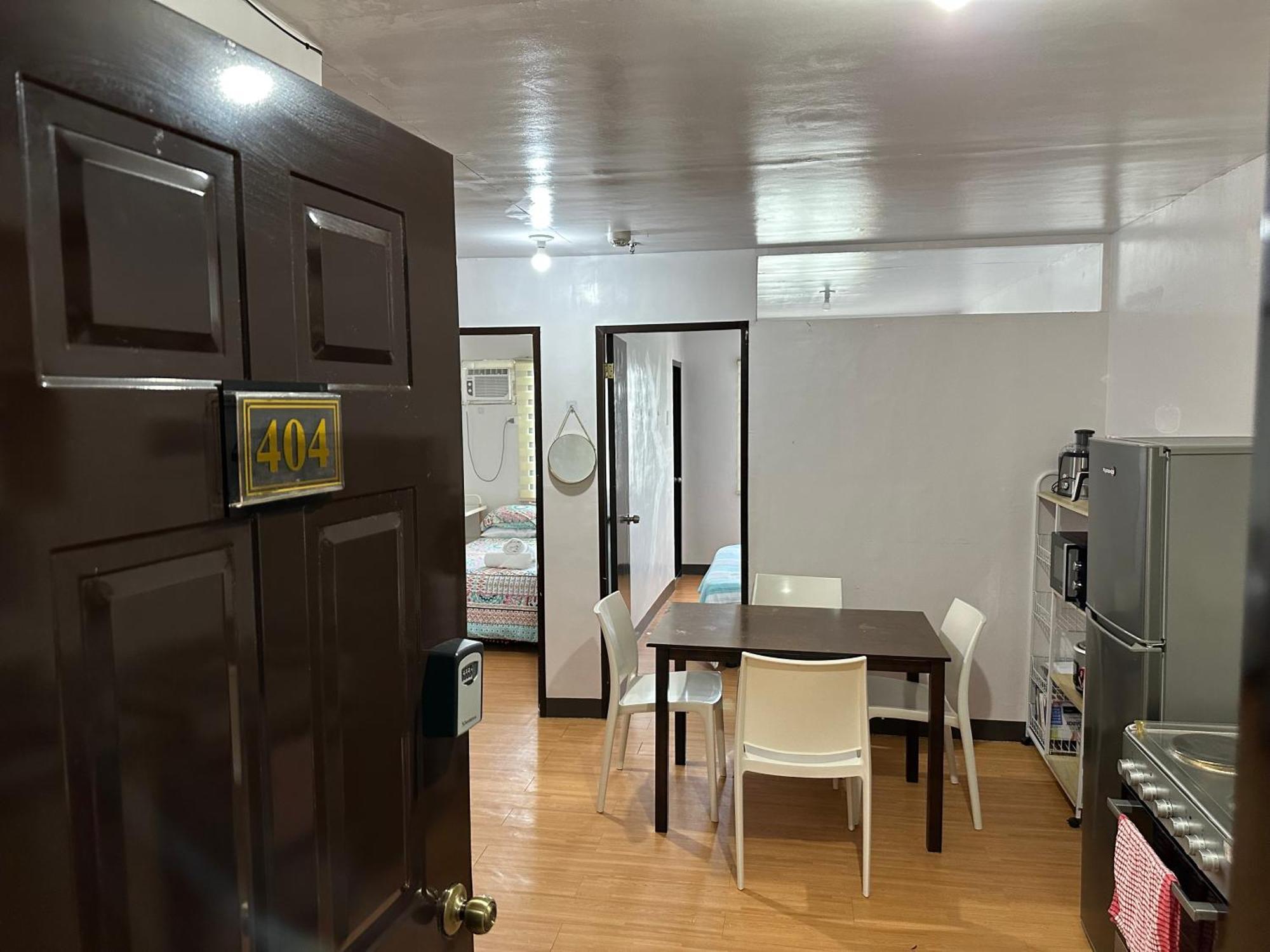 2 Bedroom Unit-wifi-a/c-hot Shower Apartment *