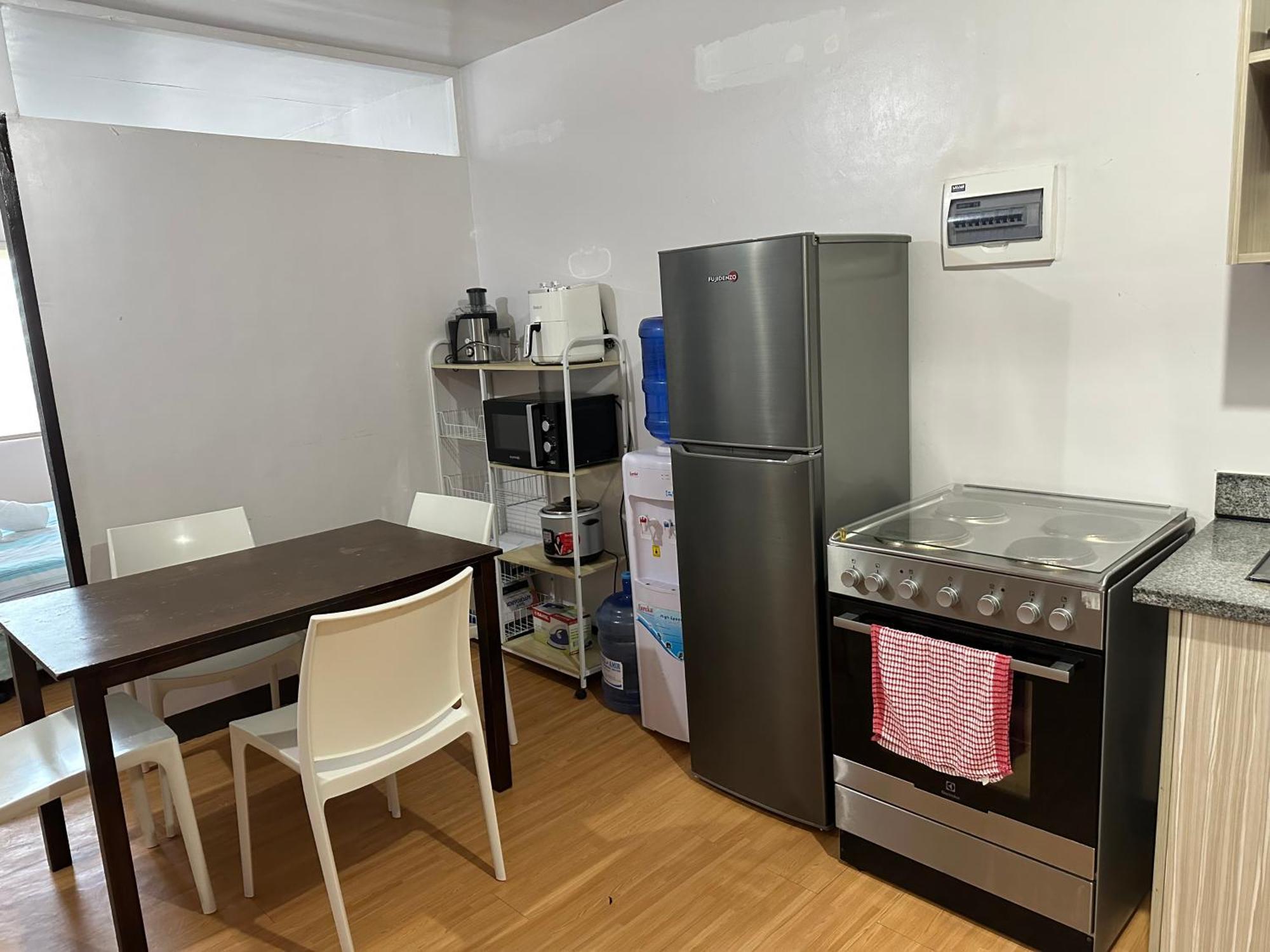 2 Bedroom Unit-wifi-a/c-hot Shower *