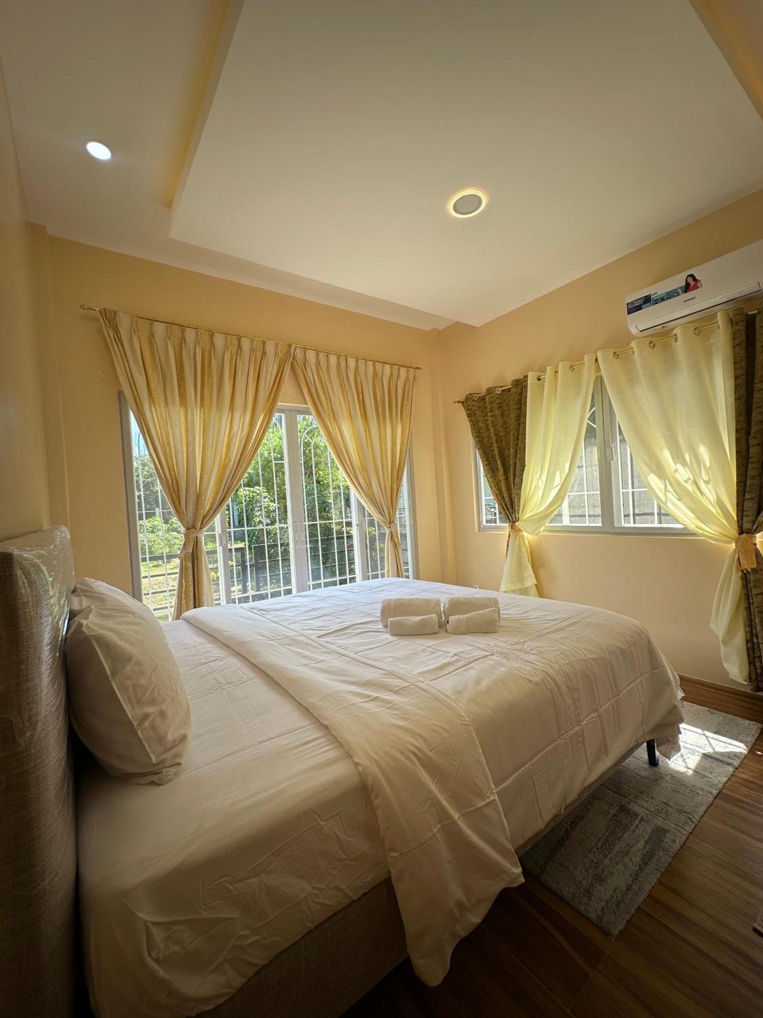 Jenny's White Haven * San Francisco (Cebu)