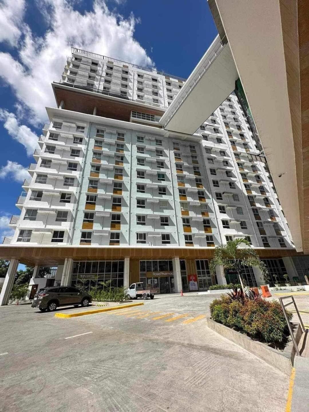 Near Uptown Pool Netflix Fast Wifi Apartment *