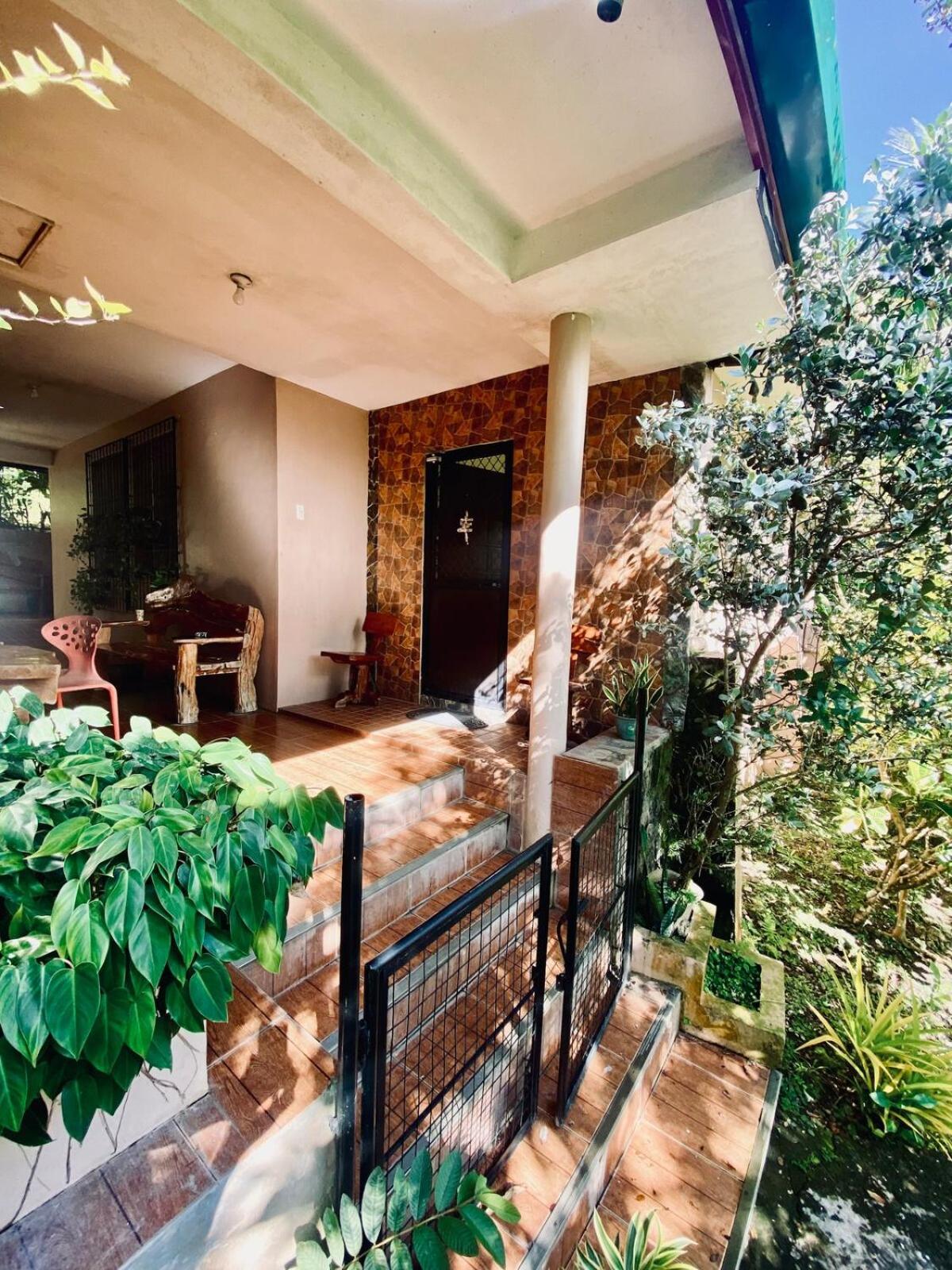 Bahay bakasyunan Private Nature Abode Near Beaches And Springs