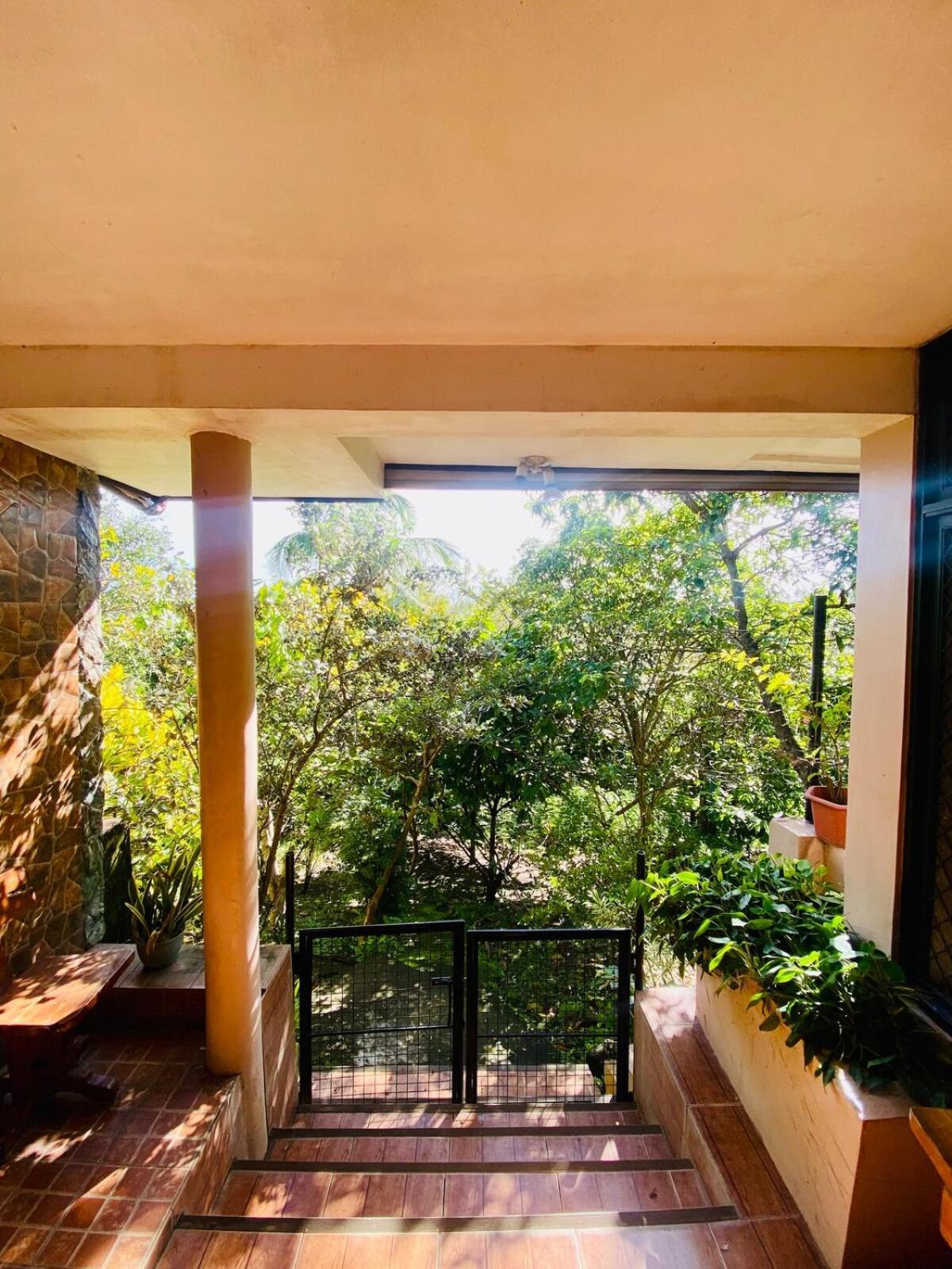 Bahay bakasyunan Private Nature Abode Near Beaches And Springs *
