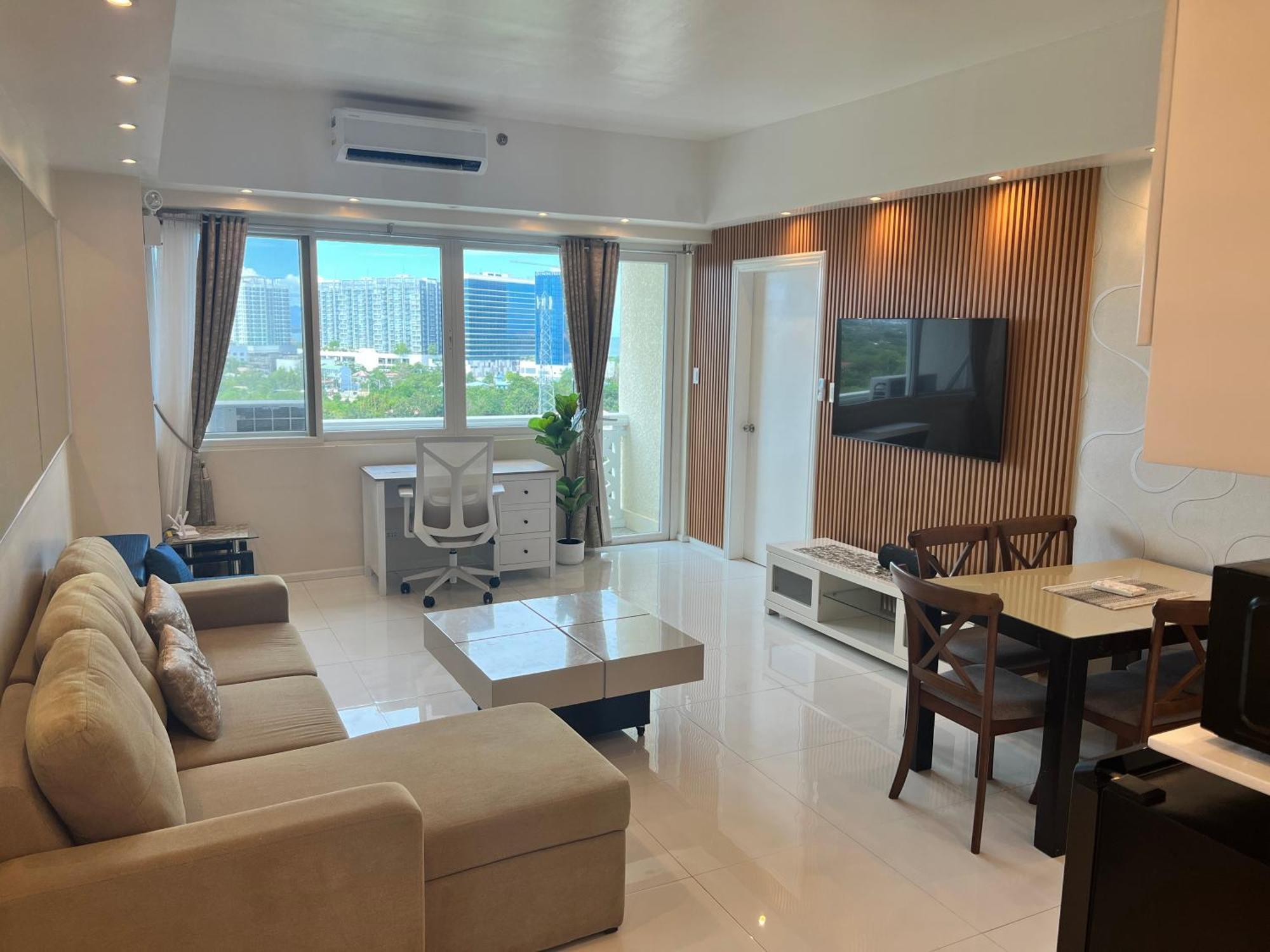 La Mirada Residences Sea-view Apartment *