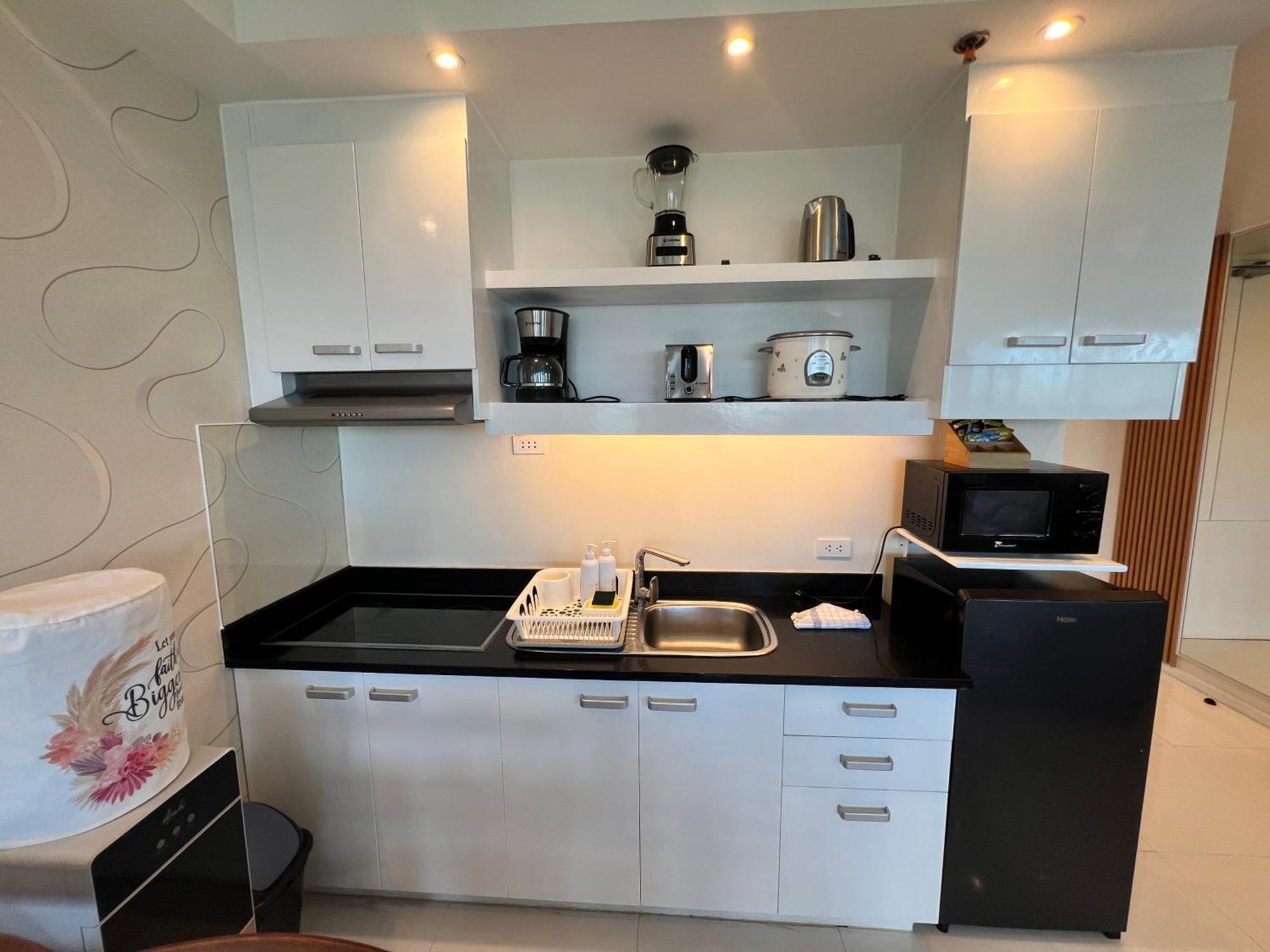 La Mirada Residences Sea-view Apartment *