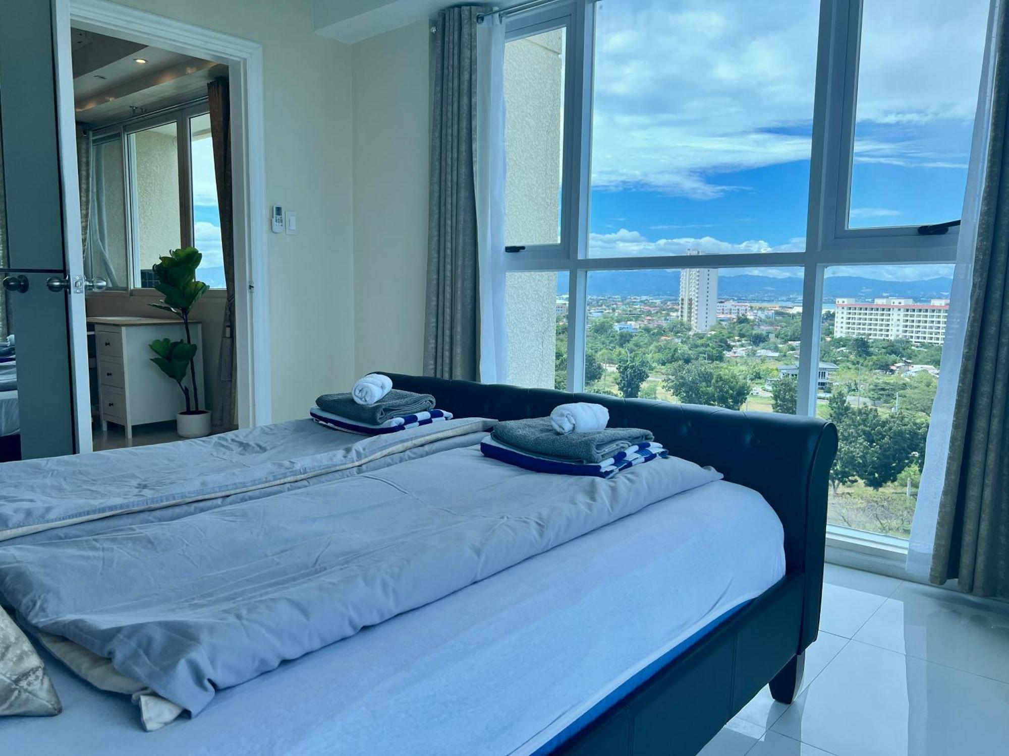 La Mirada Residences Sea-view