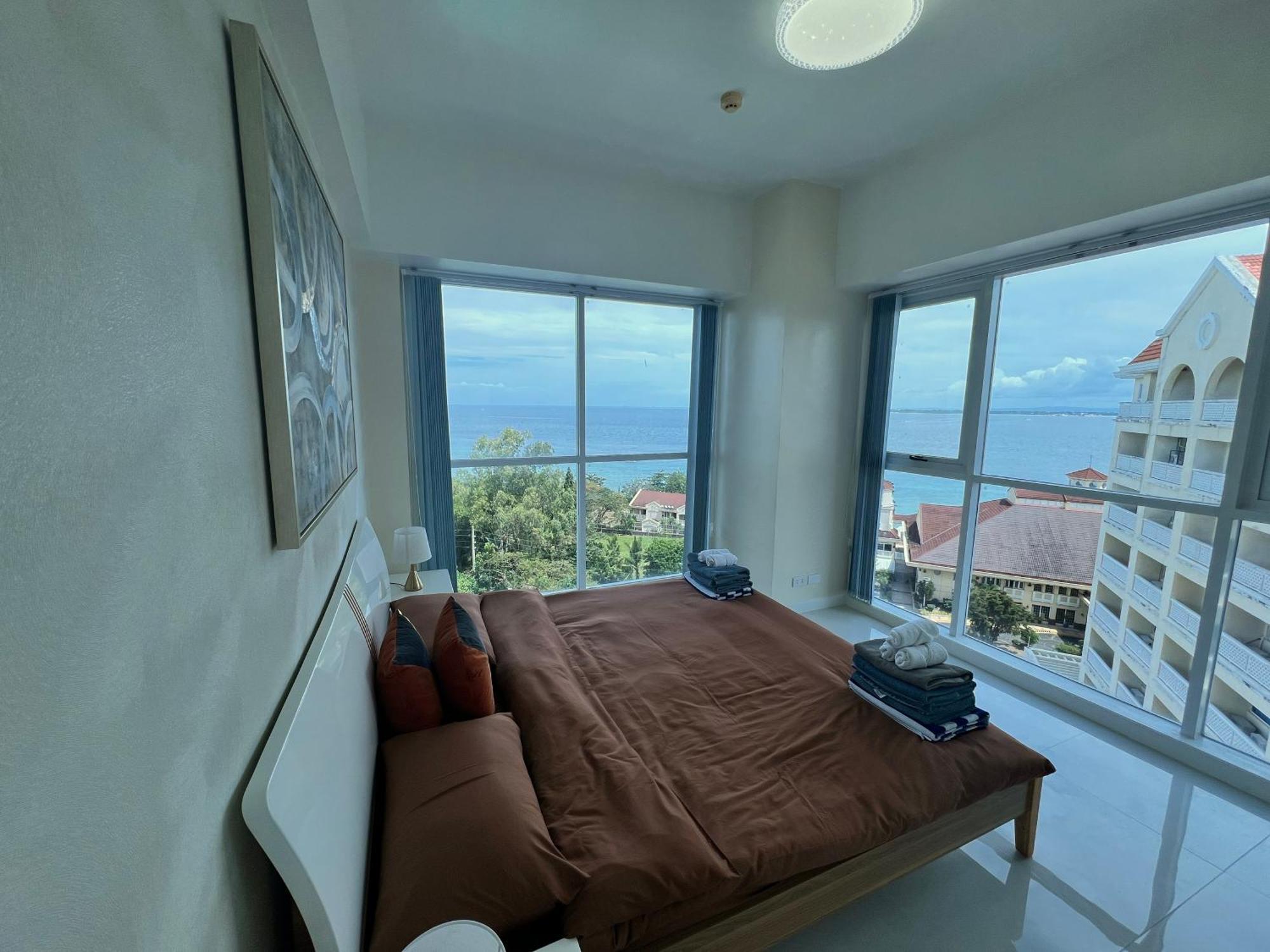 La Mirada Residences Sea-view Apartment