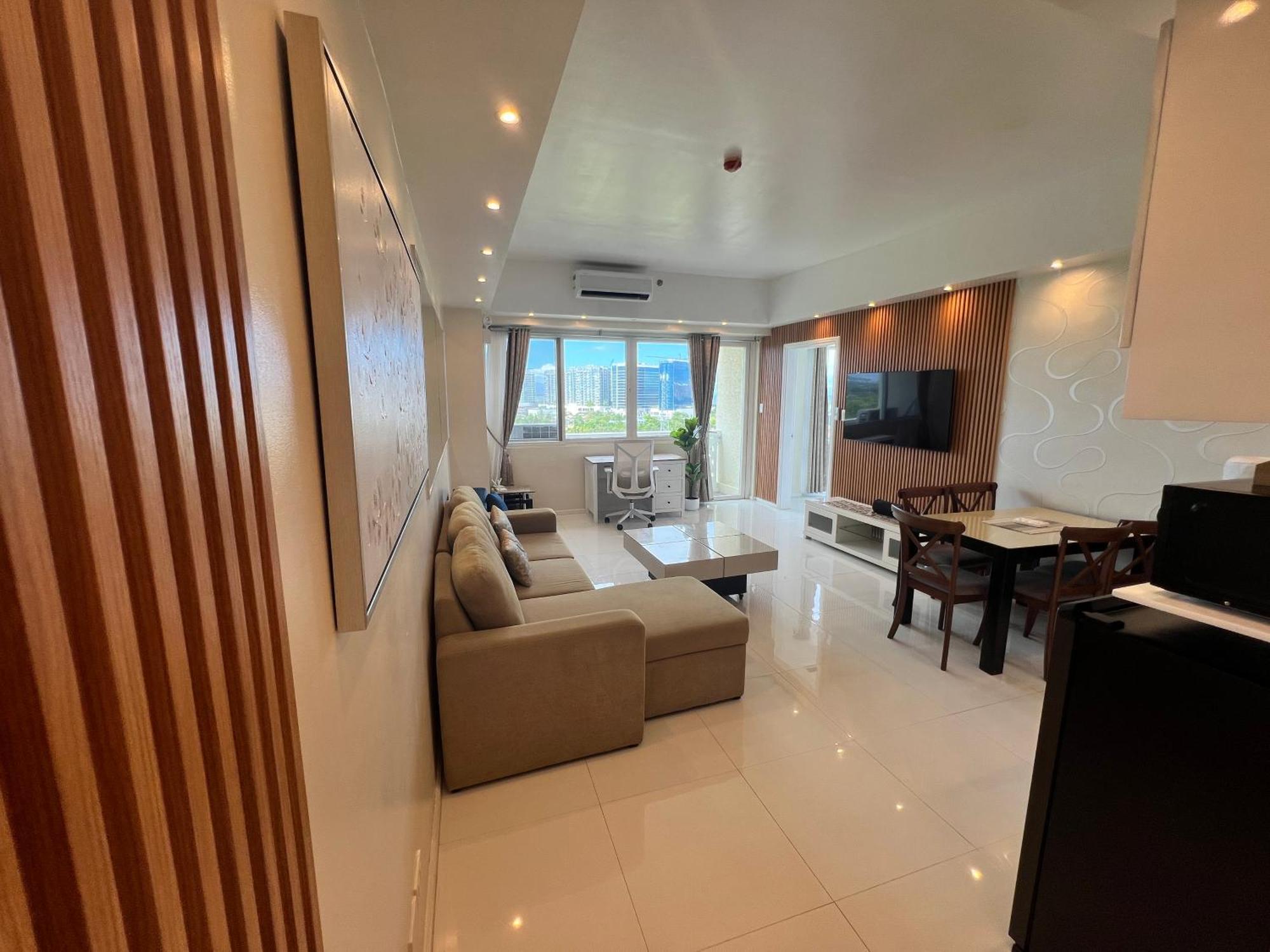 La Mirada Residences Sea-view Apartment *