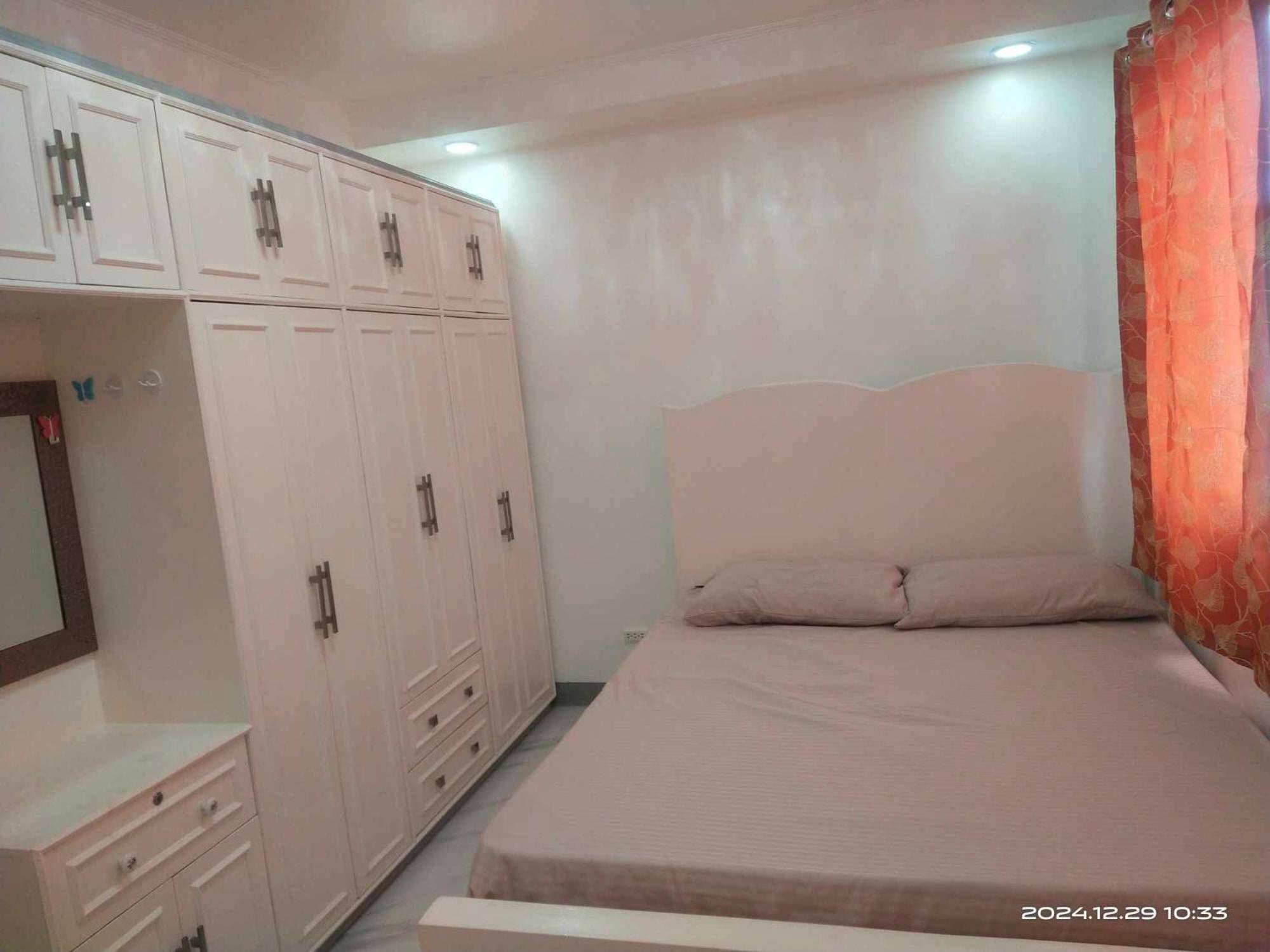 Bahay bakasyunan Richwood Two Story Townhome Compostela Breakfast Offered *