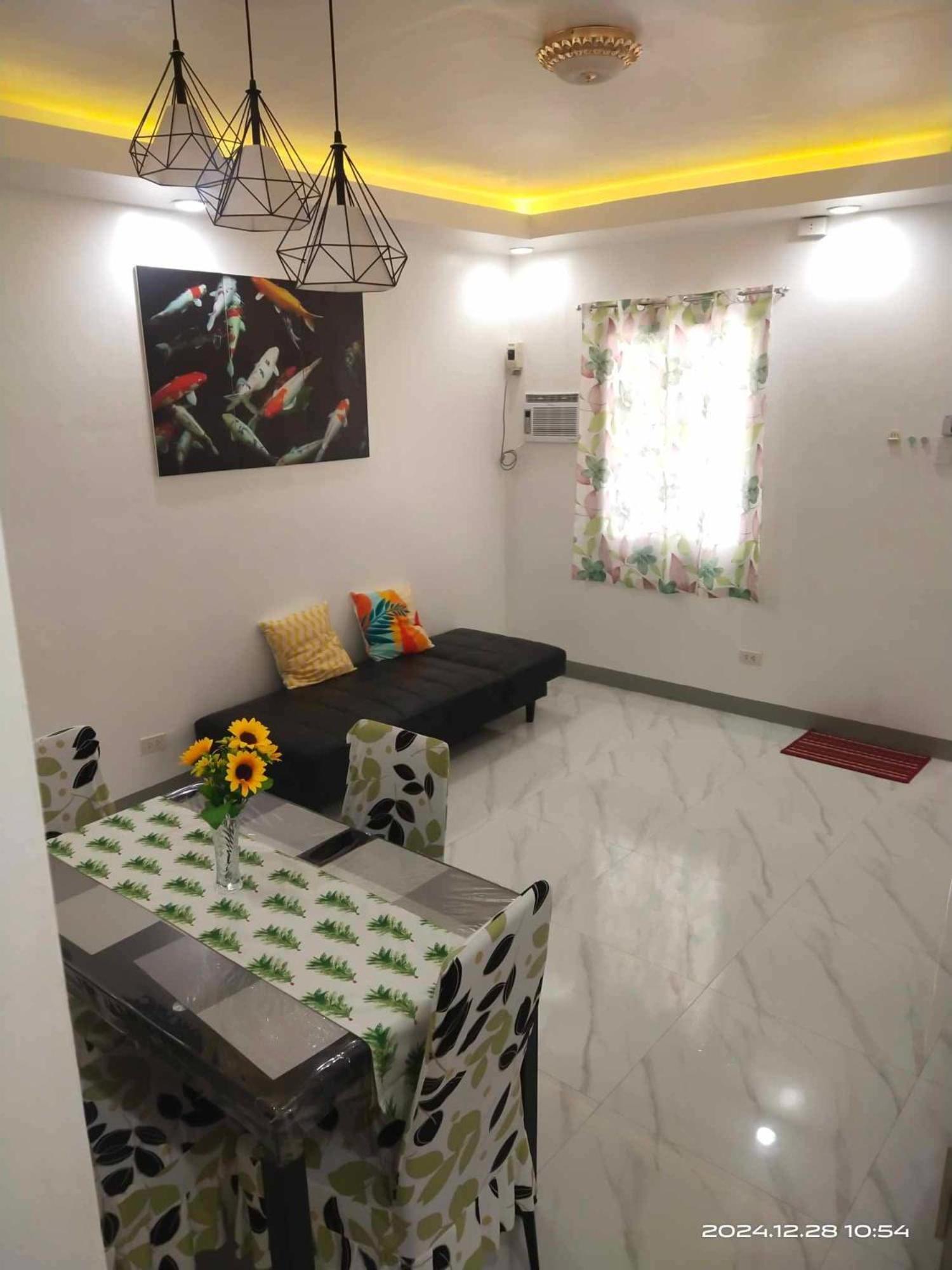 Richwood Two Story Townhome Compostela Breakfast Offered Bahay bakasyunan